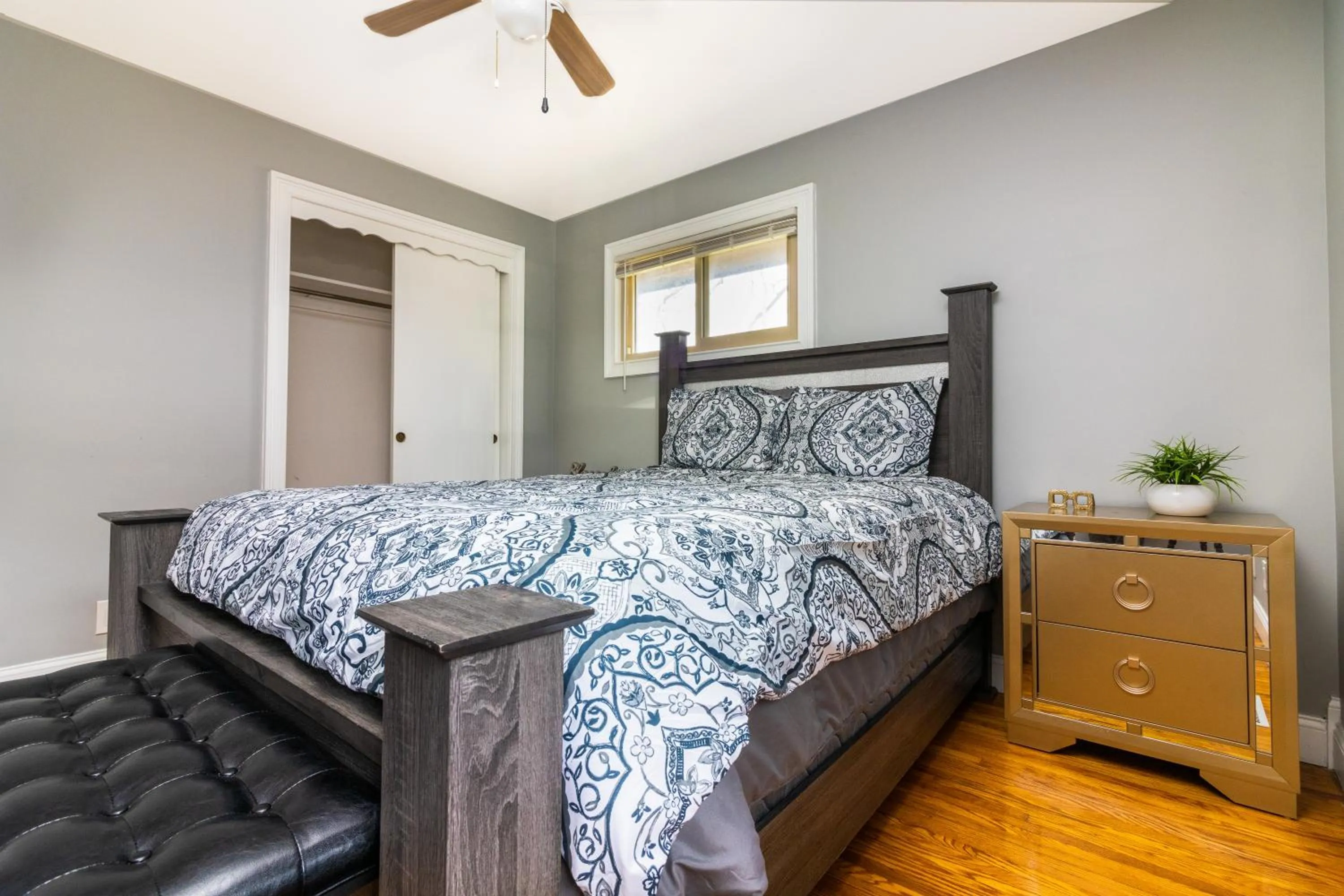 Bed in The Grand Gorge Villa-With Private Yard & Parking, Minutes From Falls & Casino by Niagara Hospitaliy