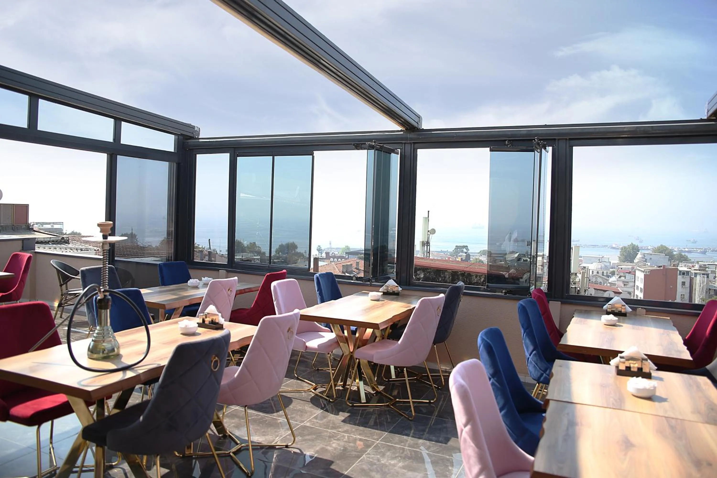 Restaurant/places to eat in The Grand Tower Hotel