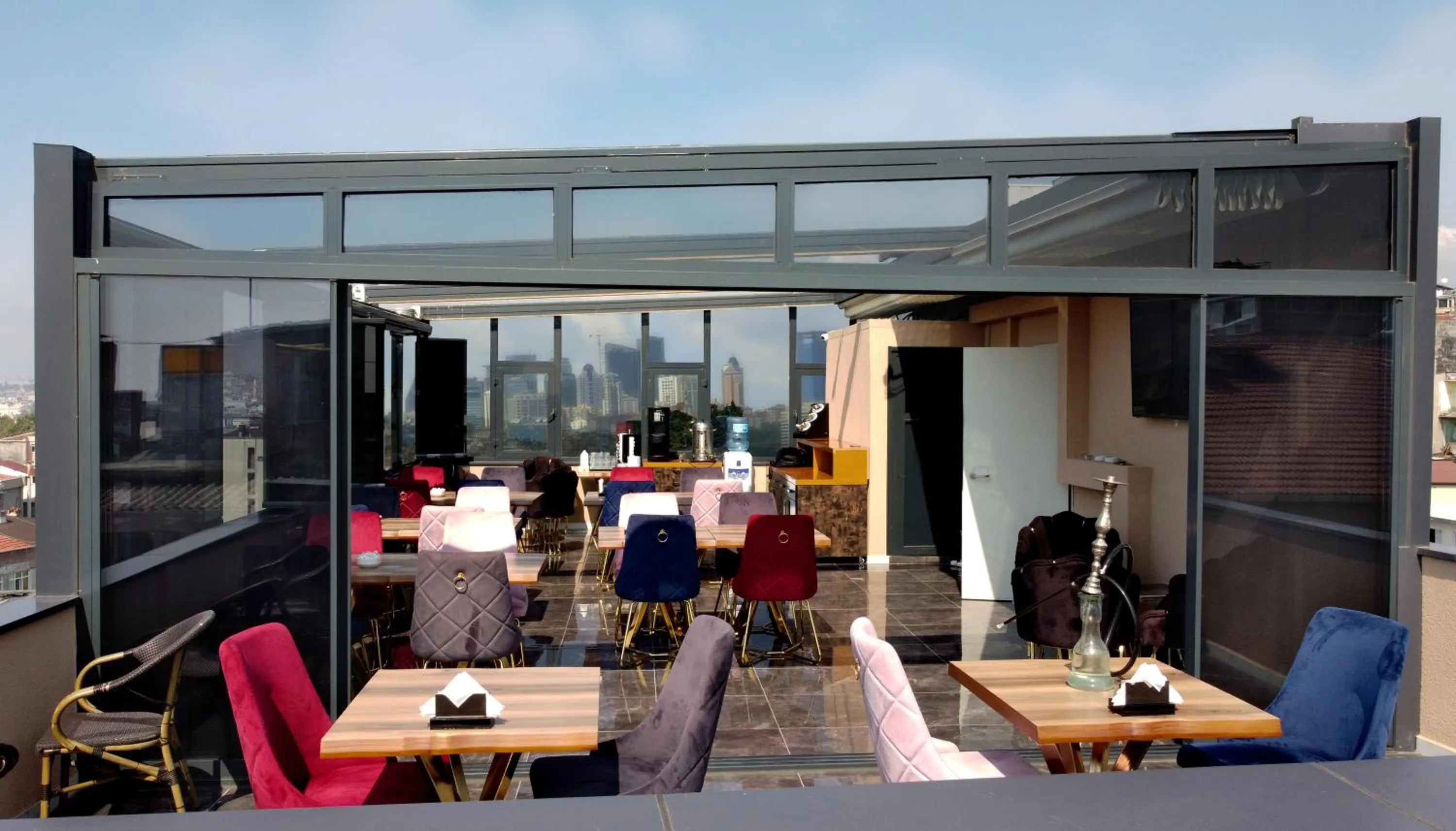 Restaurant/places to eat in The Grand Tower Hotel