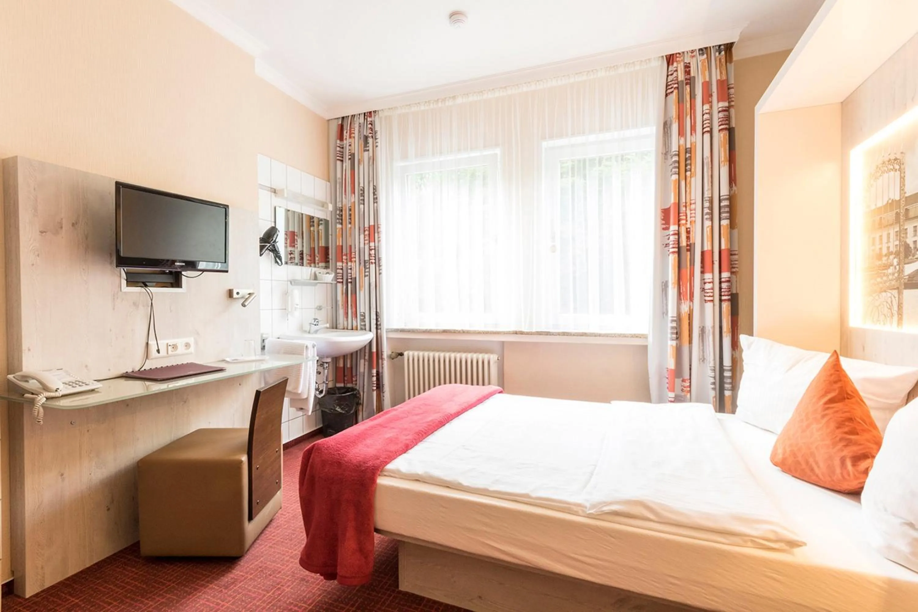 Photo of the whole room, Bed in Hotel Elisabetha Garni