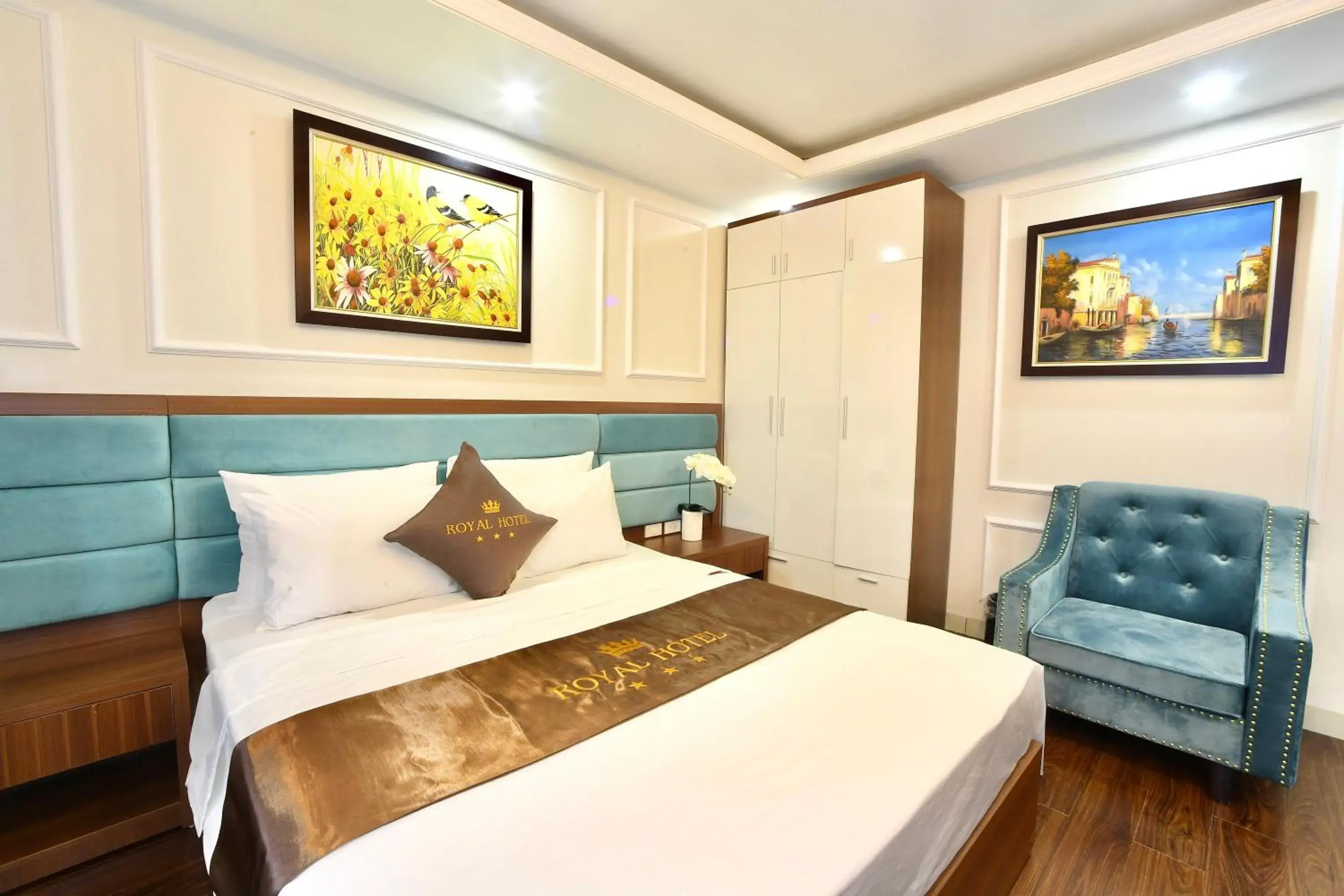 Superior Suite in Hotel Royal II Superior Suite in Hotel Royal II