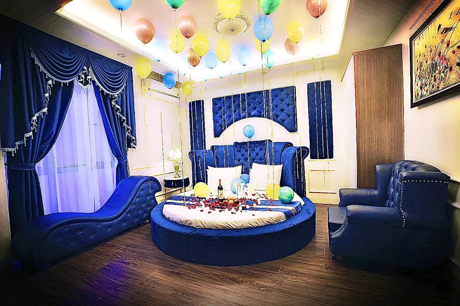 Bedroom in Hotel Royal II