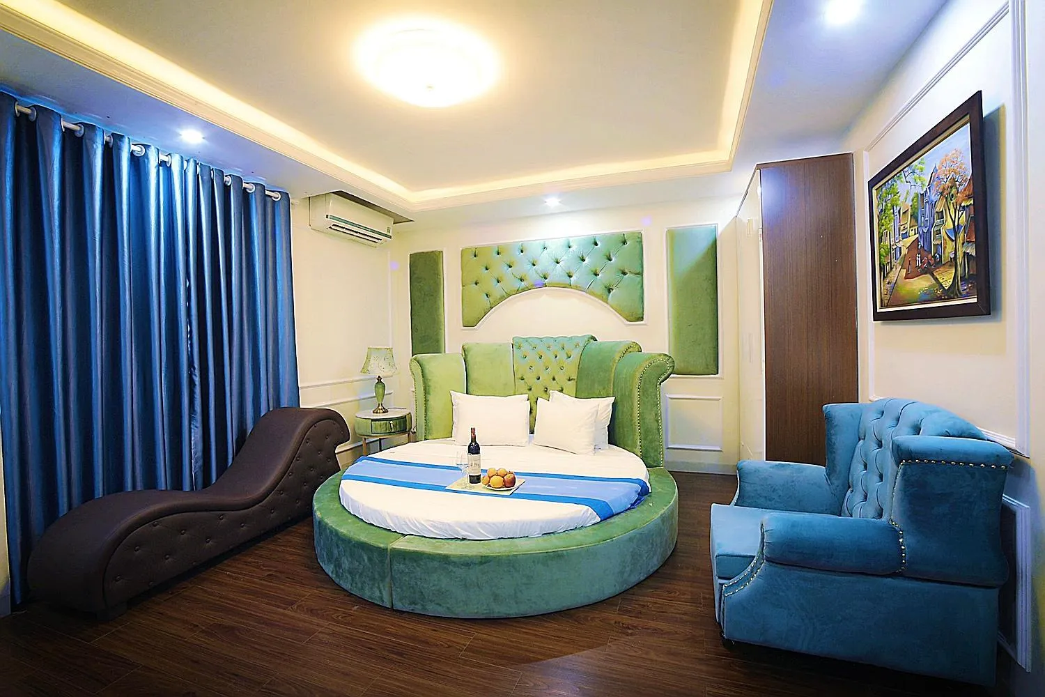 Bedroom in Hotel Royal II