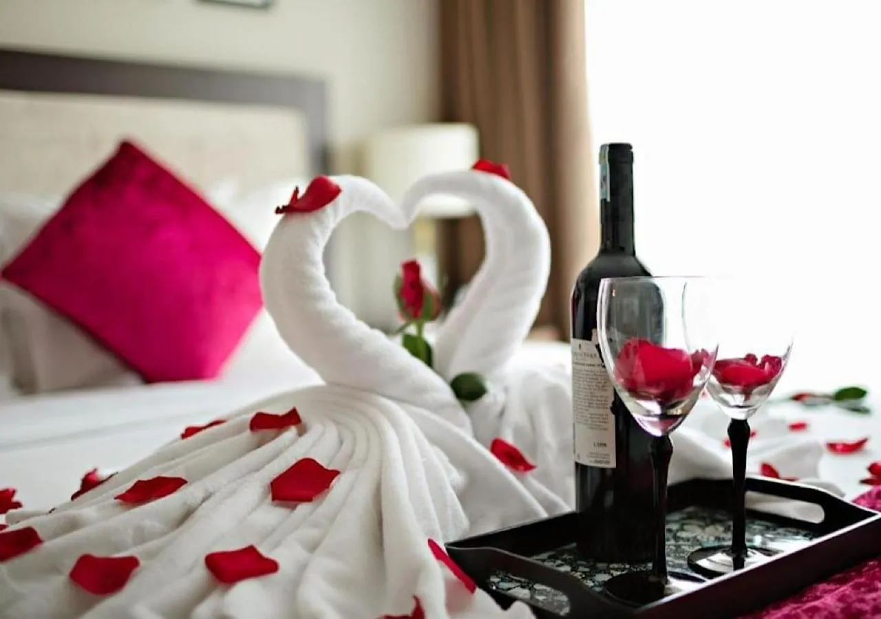 Bedroom, Bed in Hotel Royal II