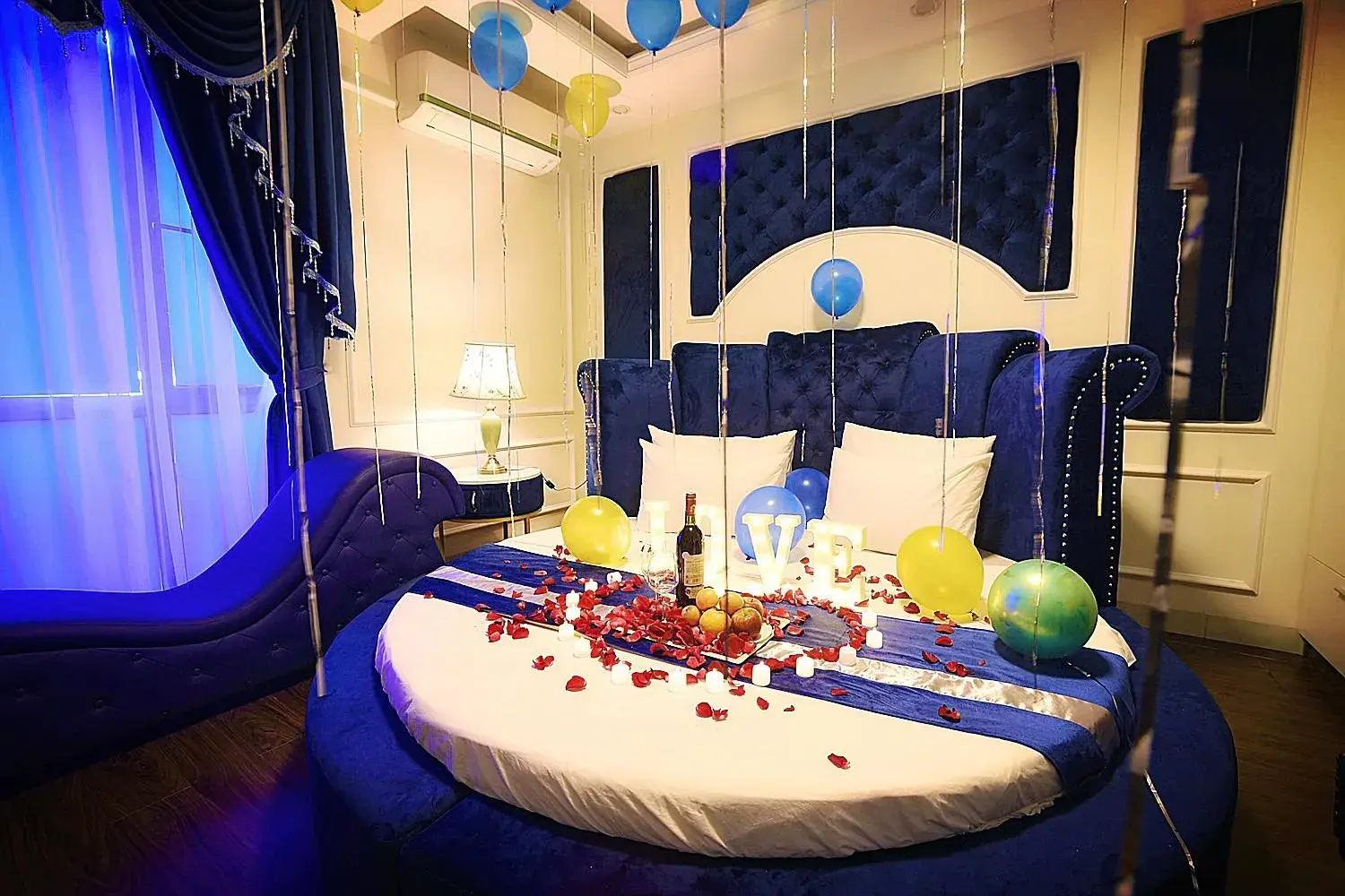 Deluxe King Suite in Hotel Royal II Deluxe King Suite in Hotel Royal II