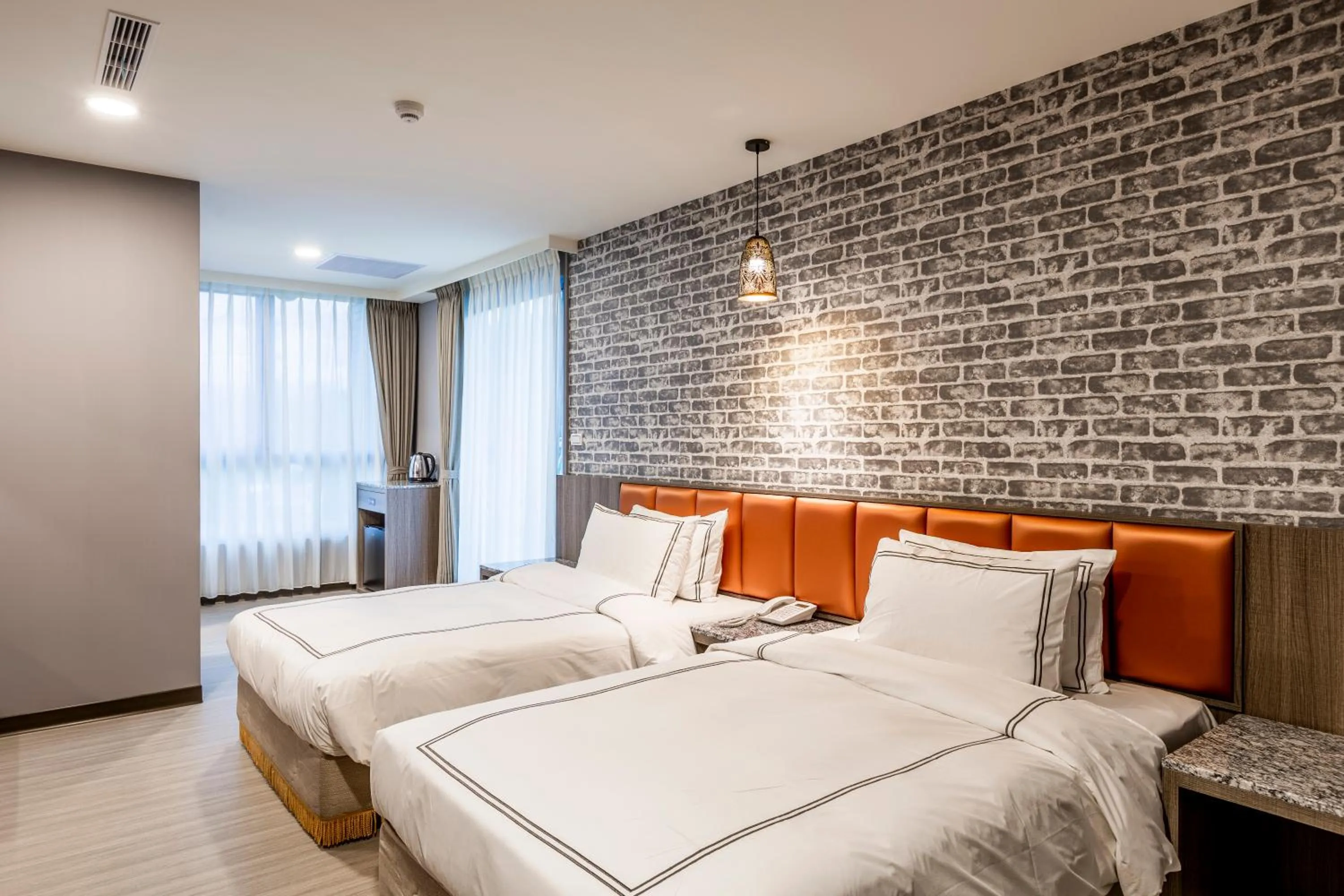 Photo of the whole room, Bed in San Chiao Hotel