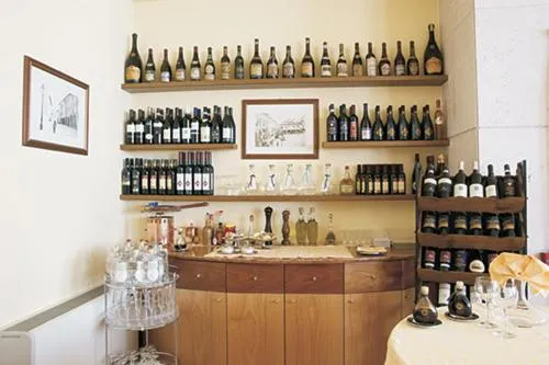 Restaurant/places to eat in Hotel Persico's