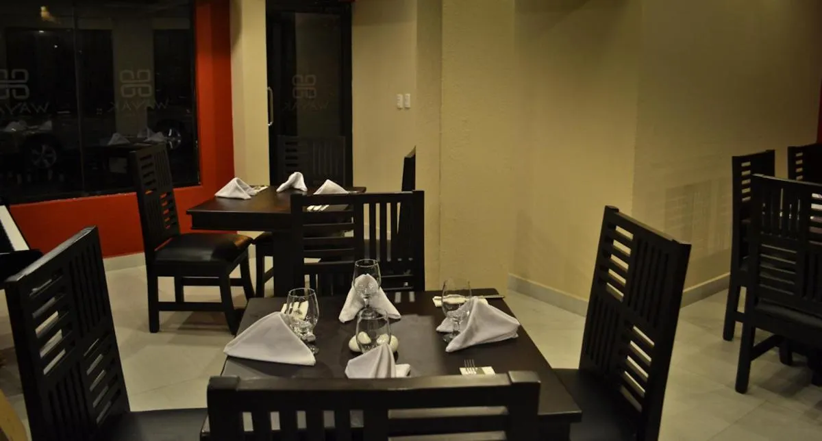 Restaurant/places to eat in Wayak Hotel