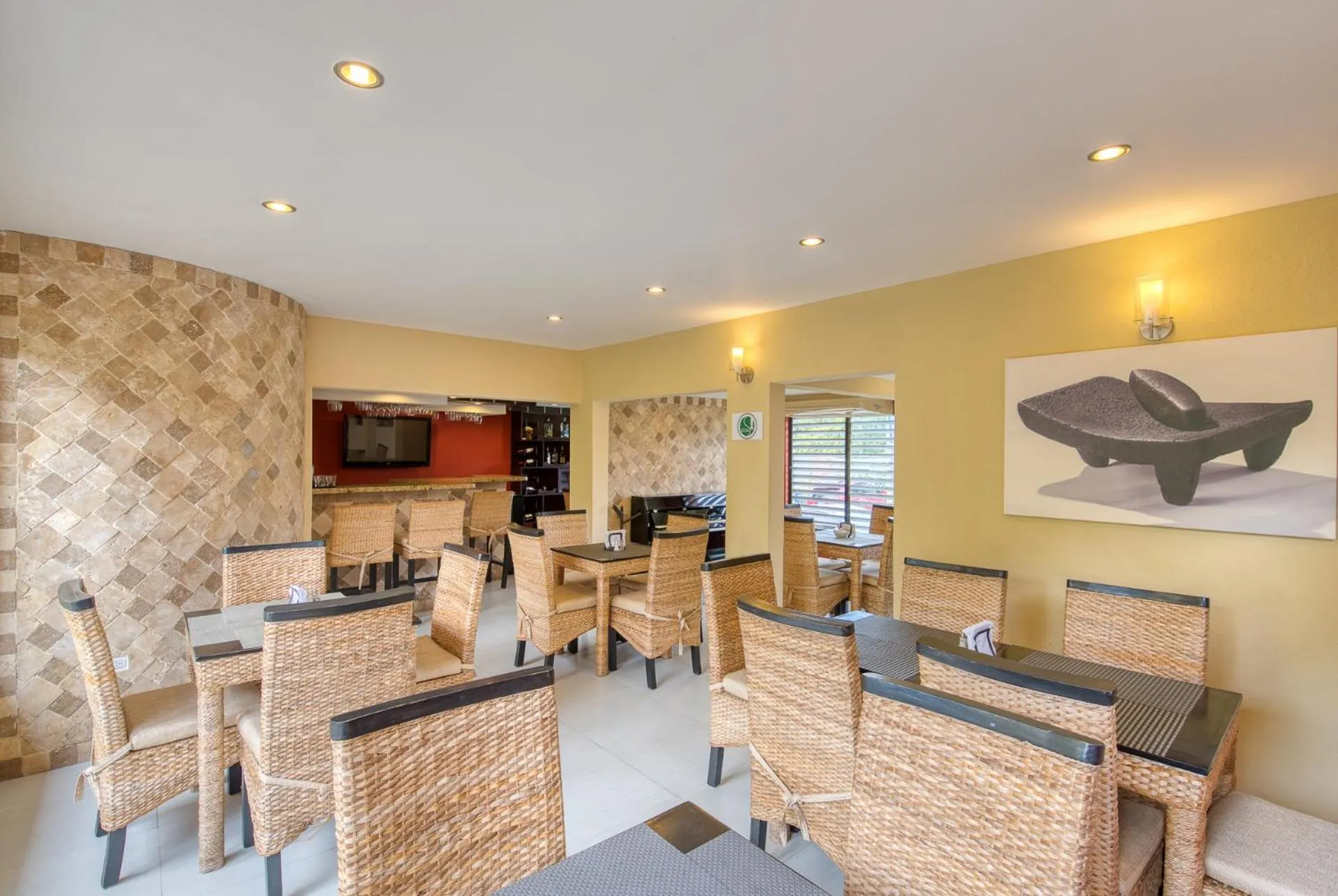 Restaurant/places to eat in Wayak Hotel