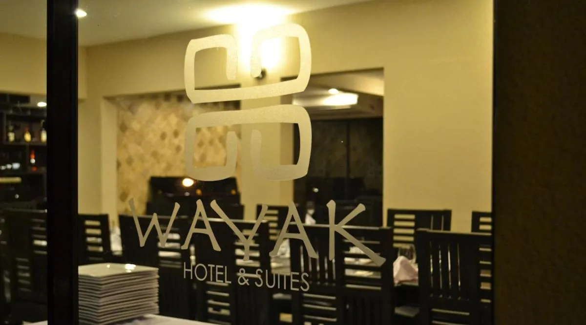 Restaurant/places to eat in Wayak Hotel