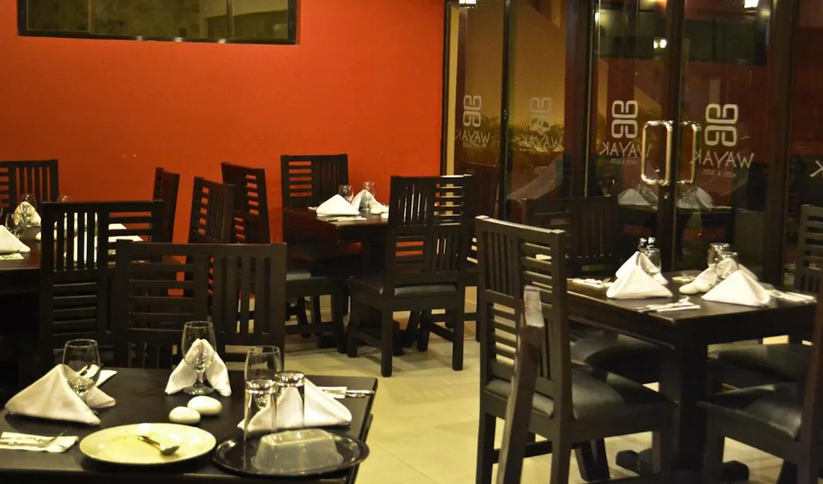 Restaurant/places to eat in Wayak Hotel