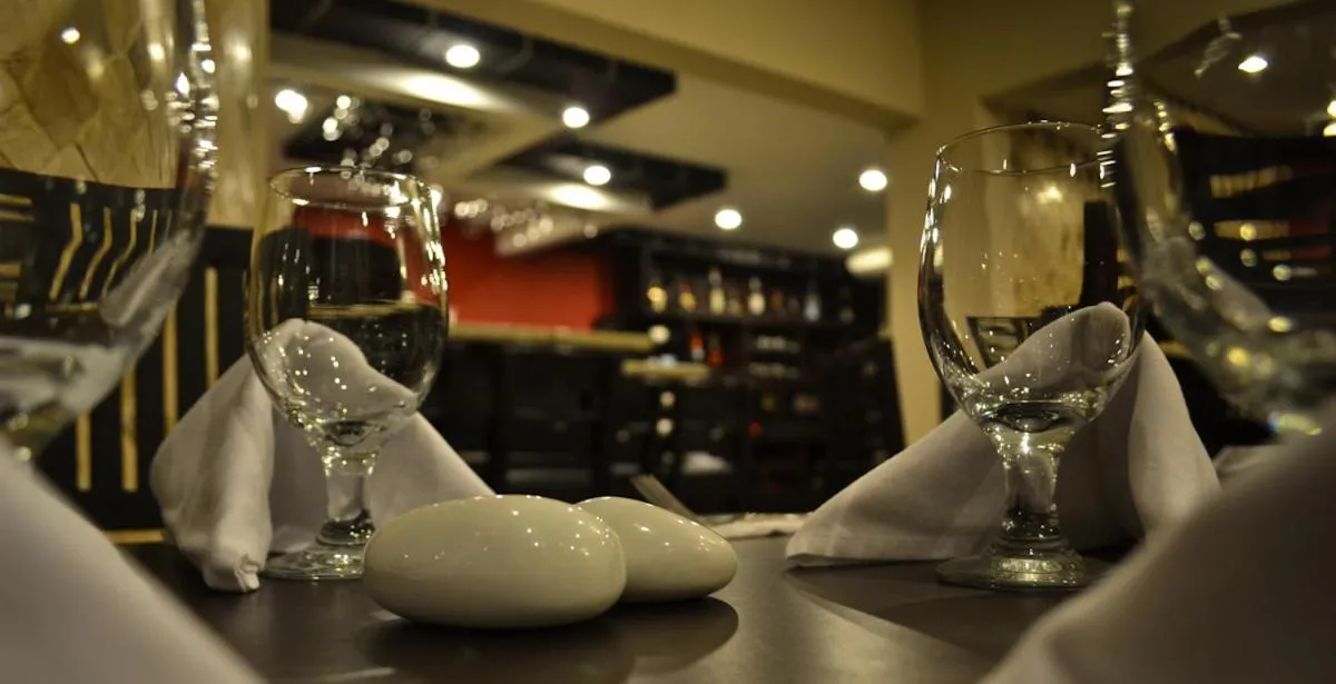 Restaurant/places to eat in Wayak Hotel