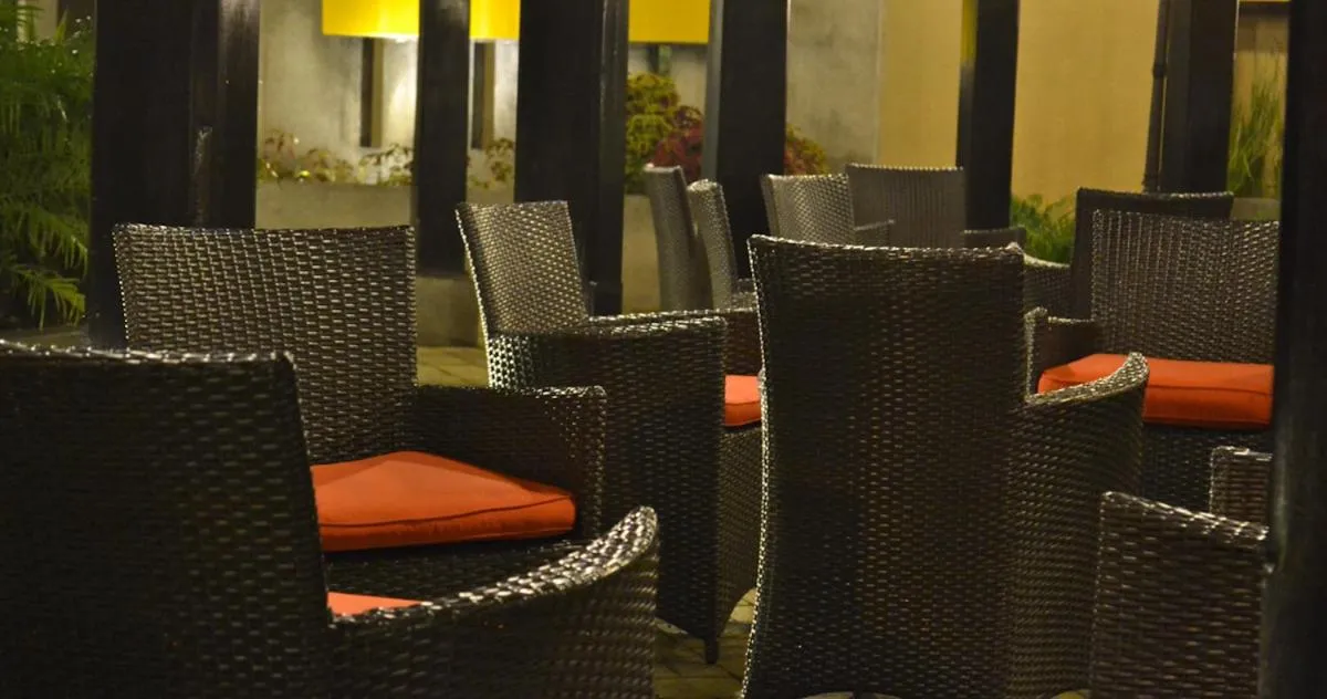 Restaurant/places to eat in Wayak Hotel