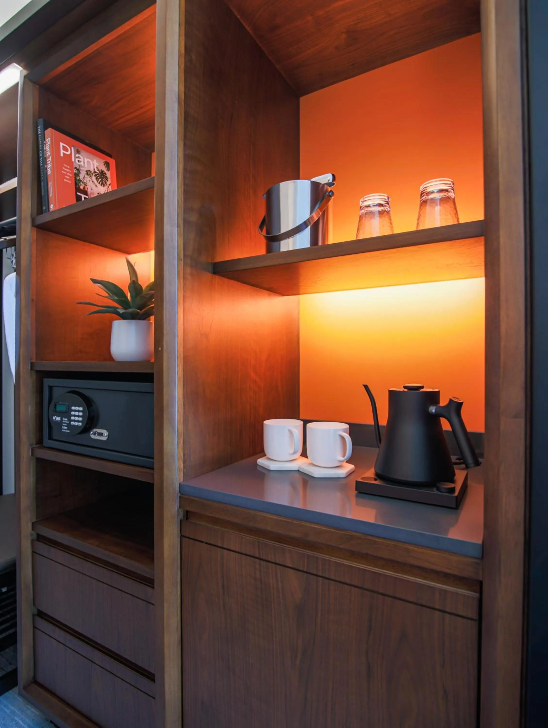 Coffee/tea facilities in The Ameswell Hotel