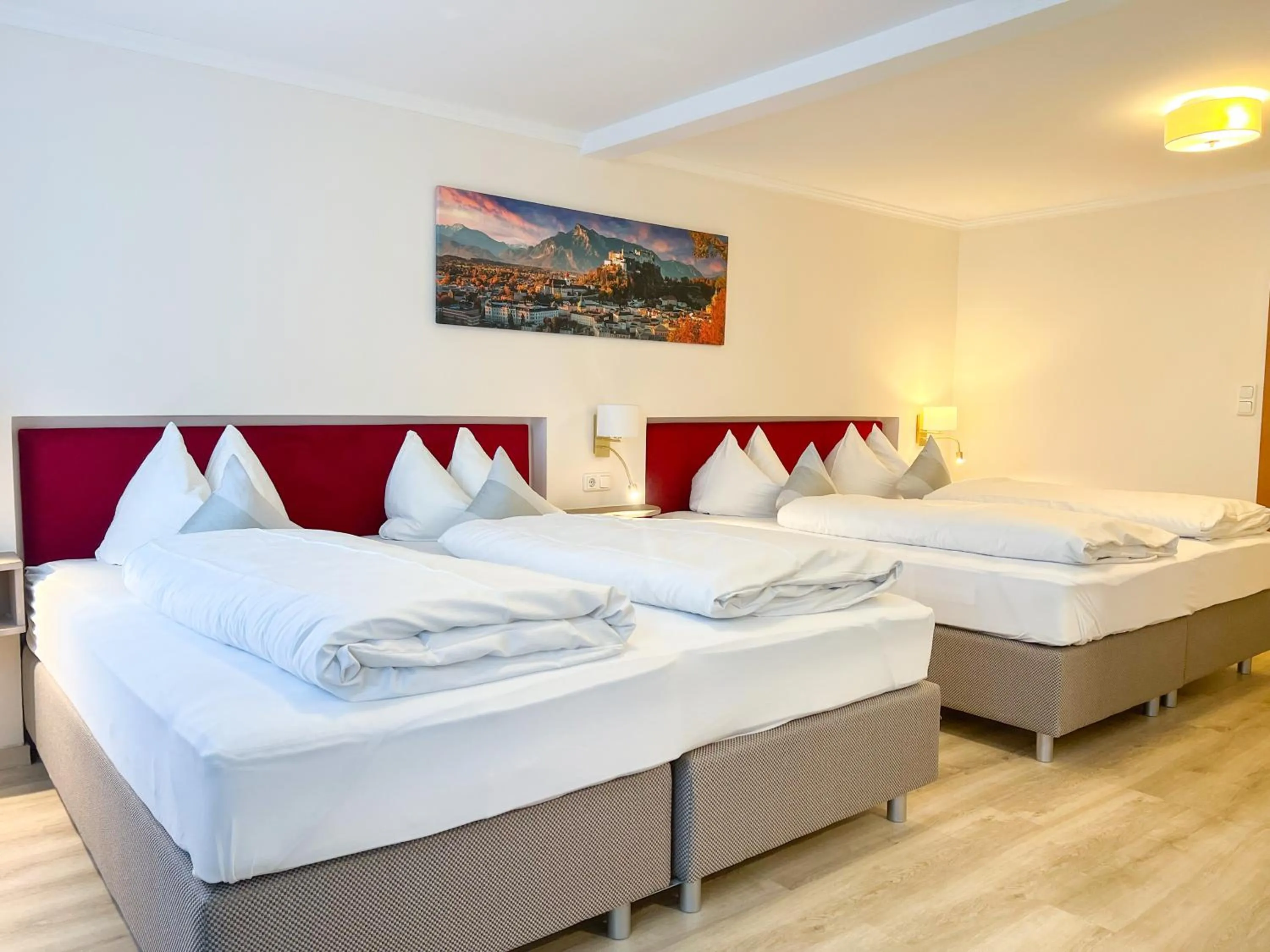 Photo of the whole room, Bed in Cityhotel Trumer Stube