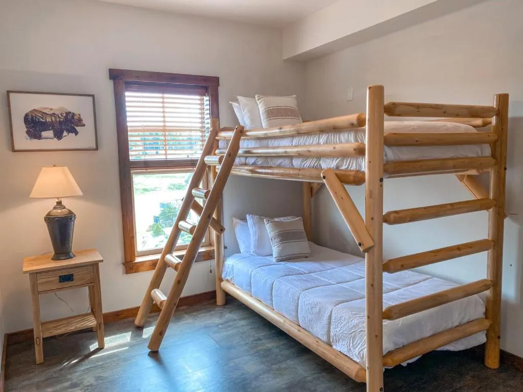 Bed in Remodeled Ski In-Out - 305 Soaring Eagle - Luxury!