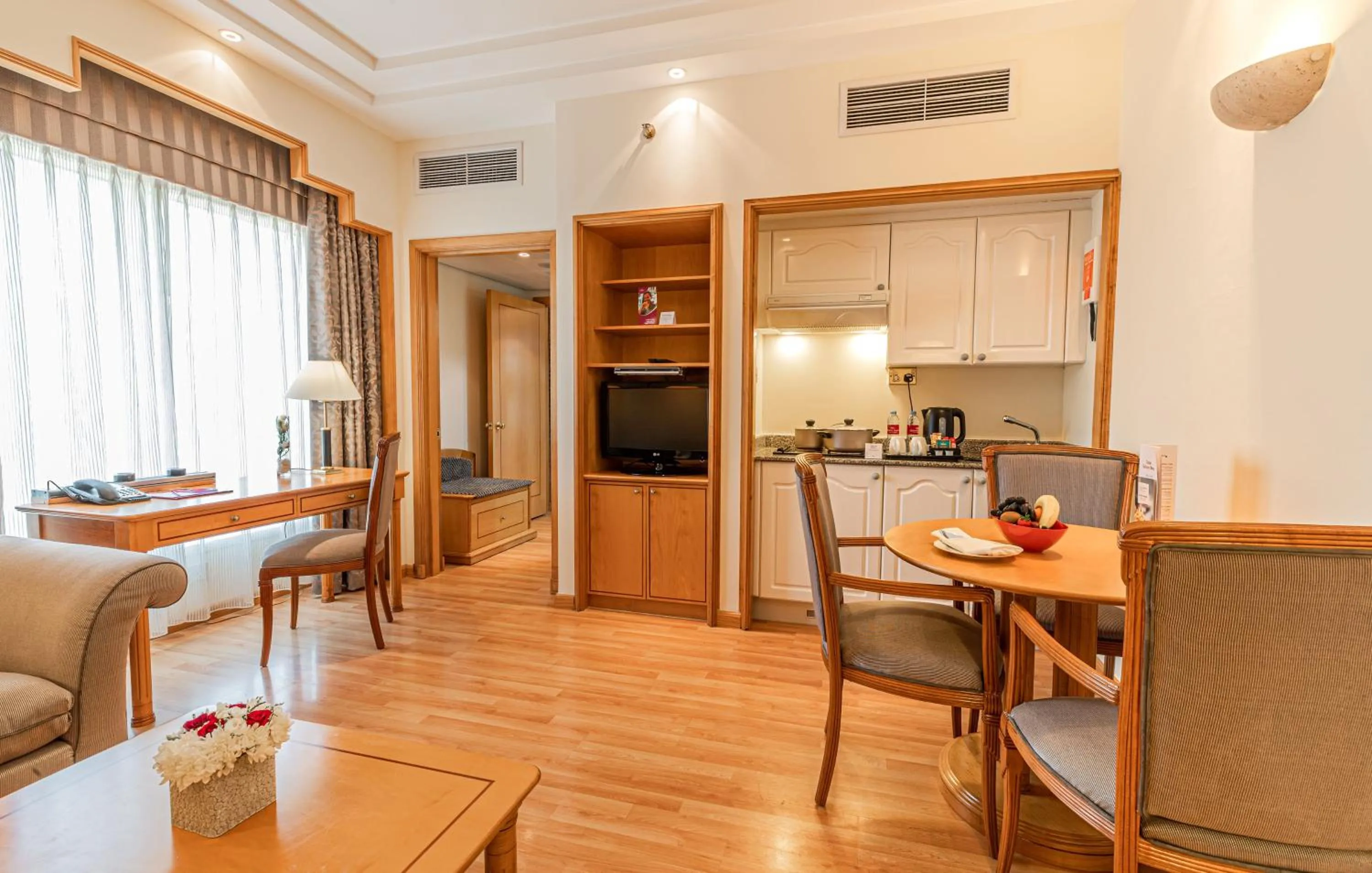 Coffee/tea facilities in Millennium Downtown