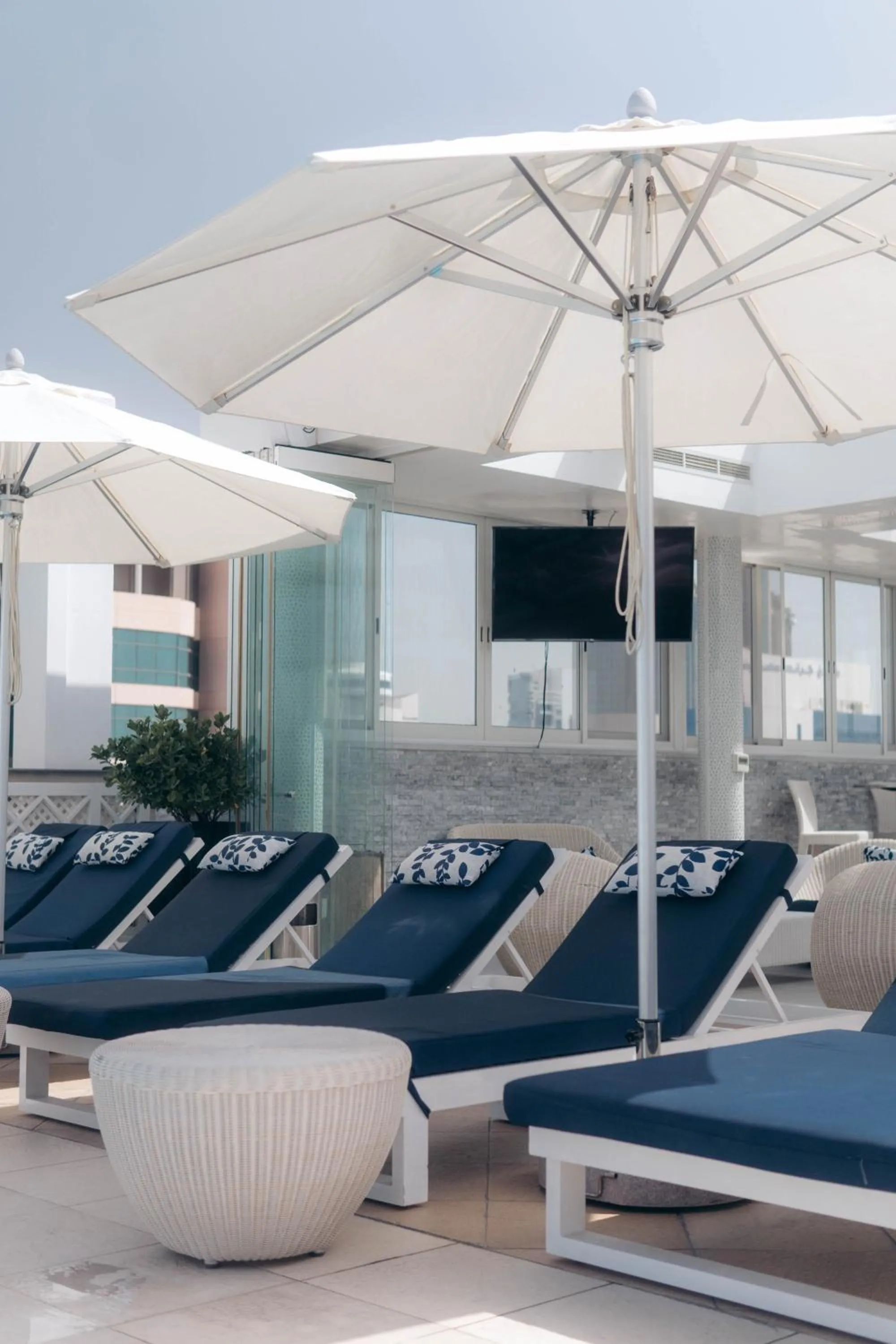 Lounge or bar in Millennium Downtown