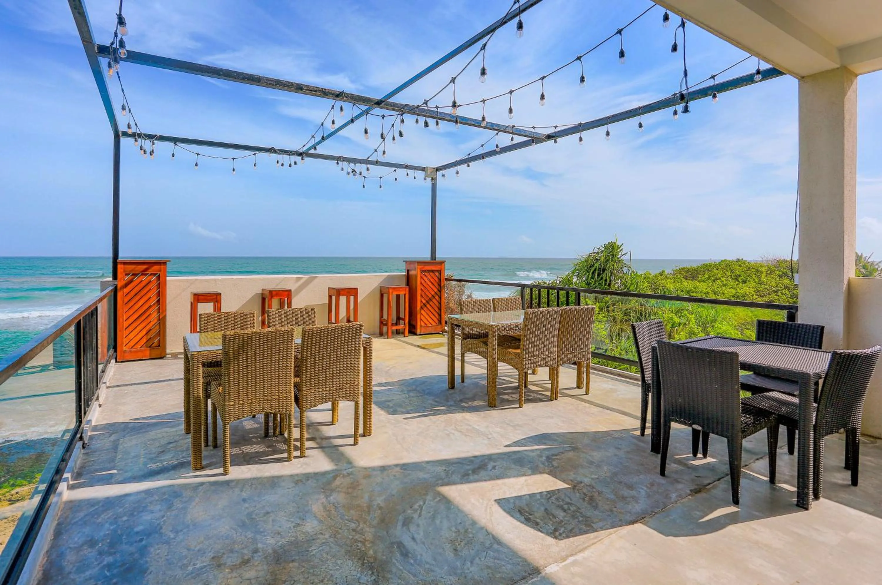 Lounge or bar in Beach & Bliss Mirissa