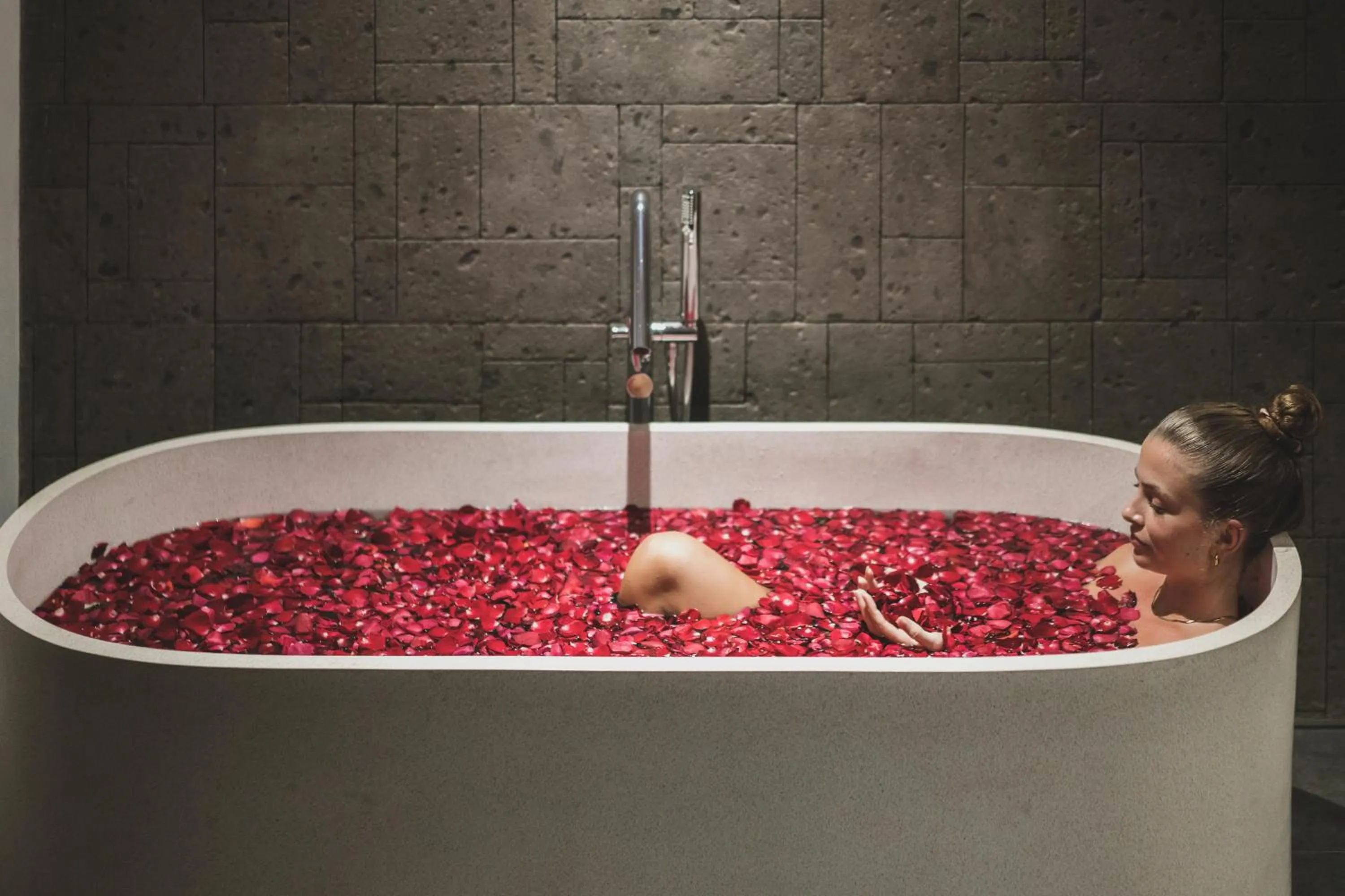Bath in Blossom Eco Luxe Villas by Ekosistem