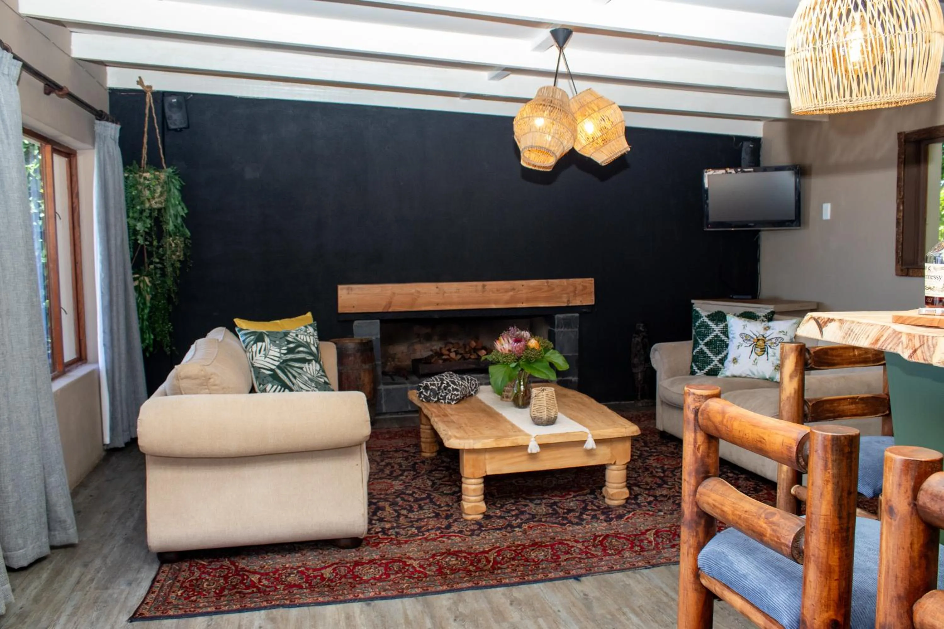 Communal lounge/ TV room in Misty Mountain Reserve