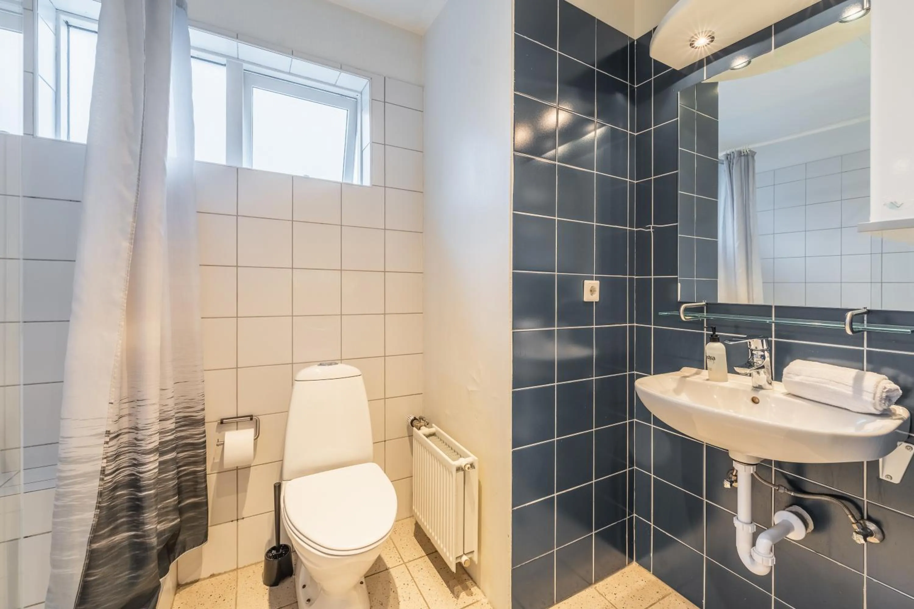 Shower in Day Dream Soleyjargata Rooms & Apartments