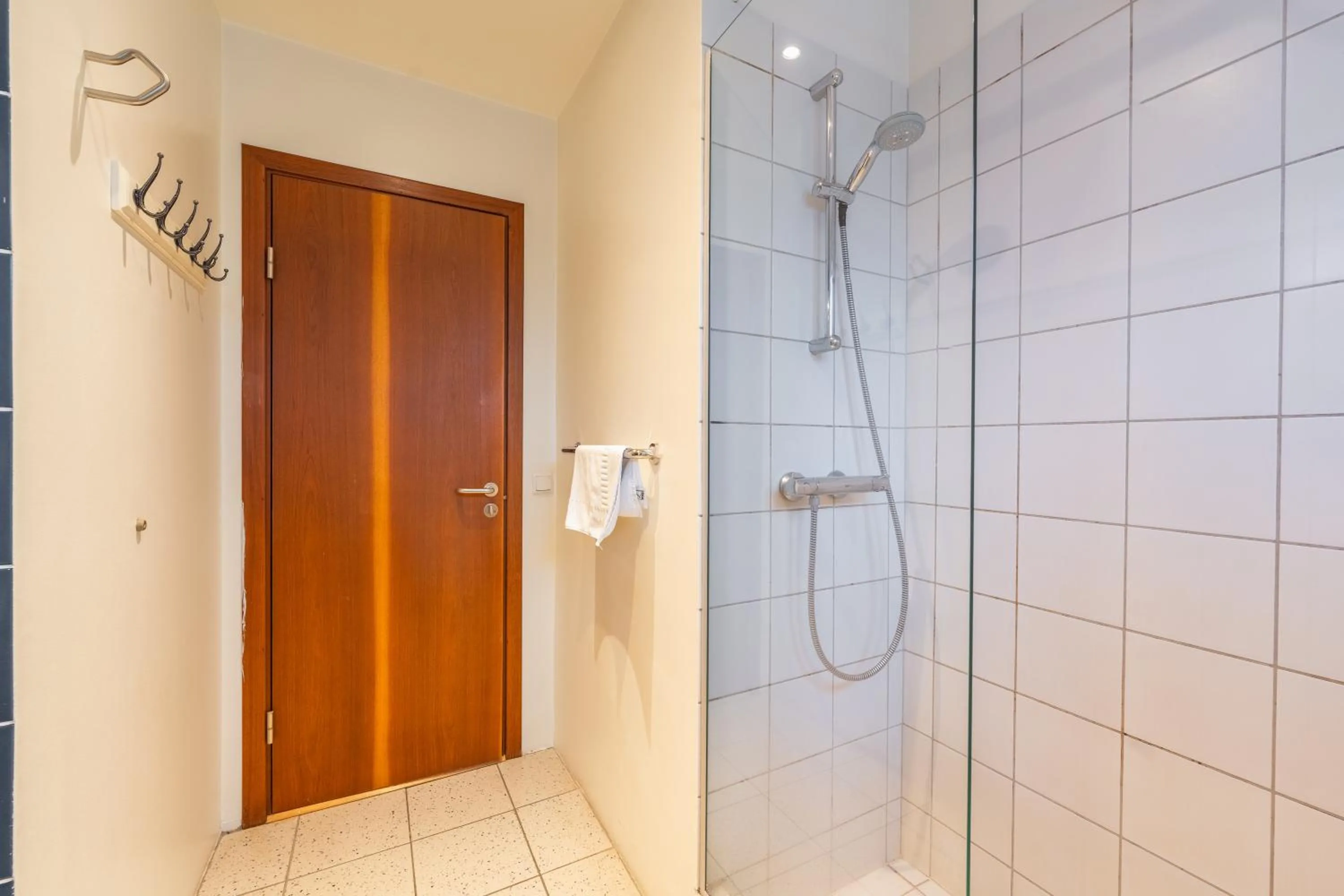 Shower in Day Dream Soleyjargata Rooms & Apartments