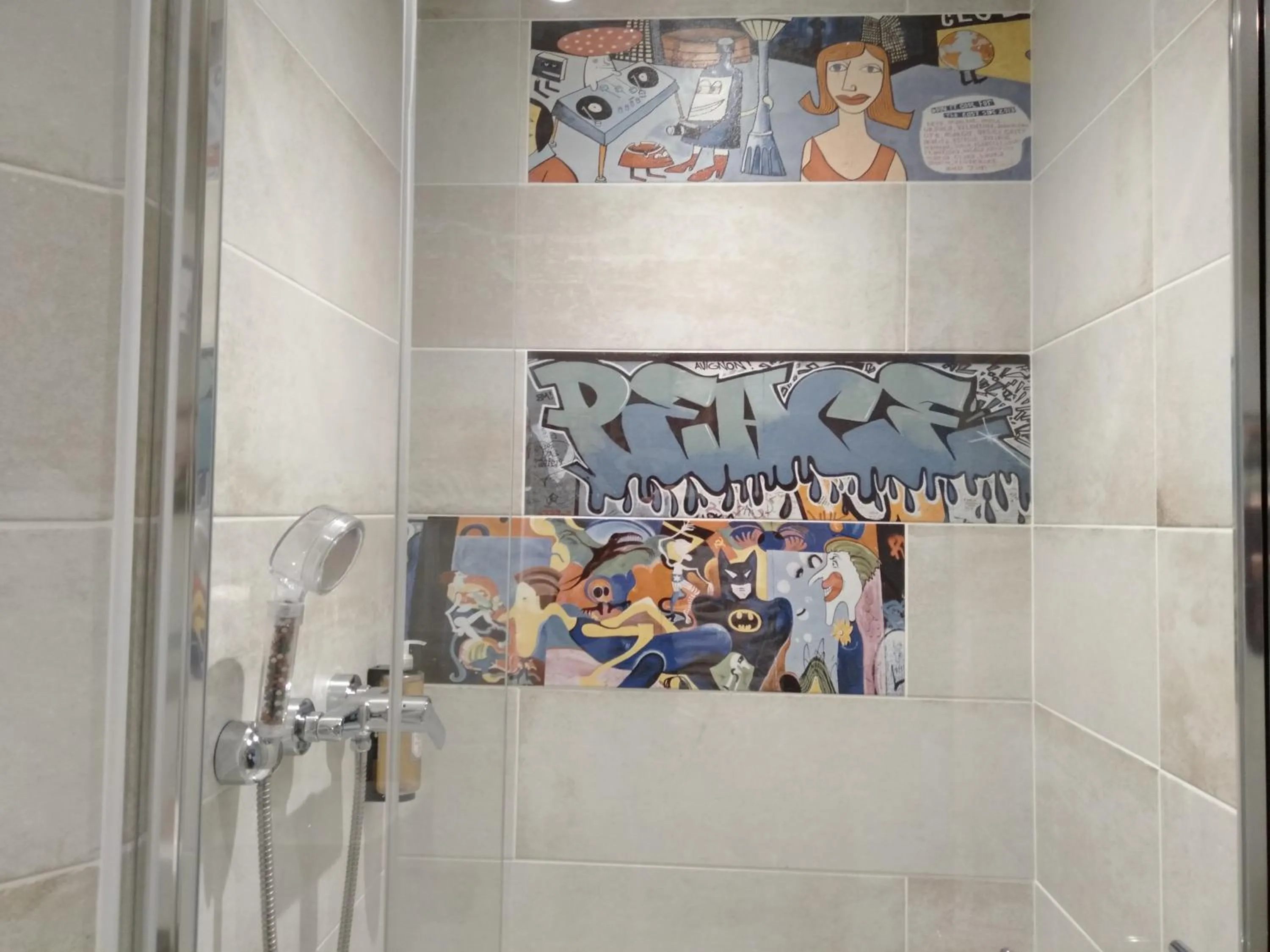 Shower in Urban Style Arl HOTEL