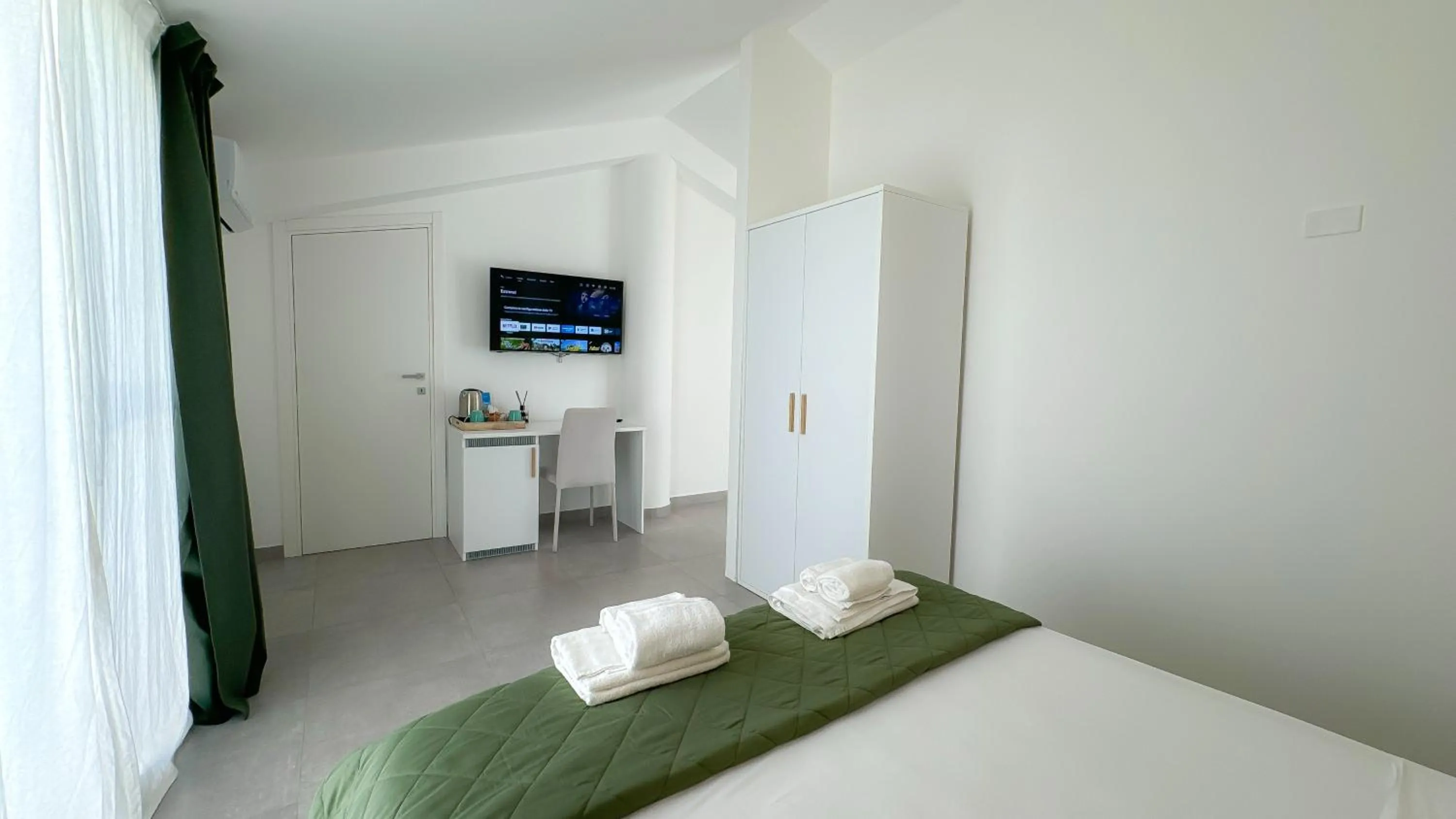 Bedroom, Bed in Dimora Calauriia - Adults Only