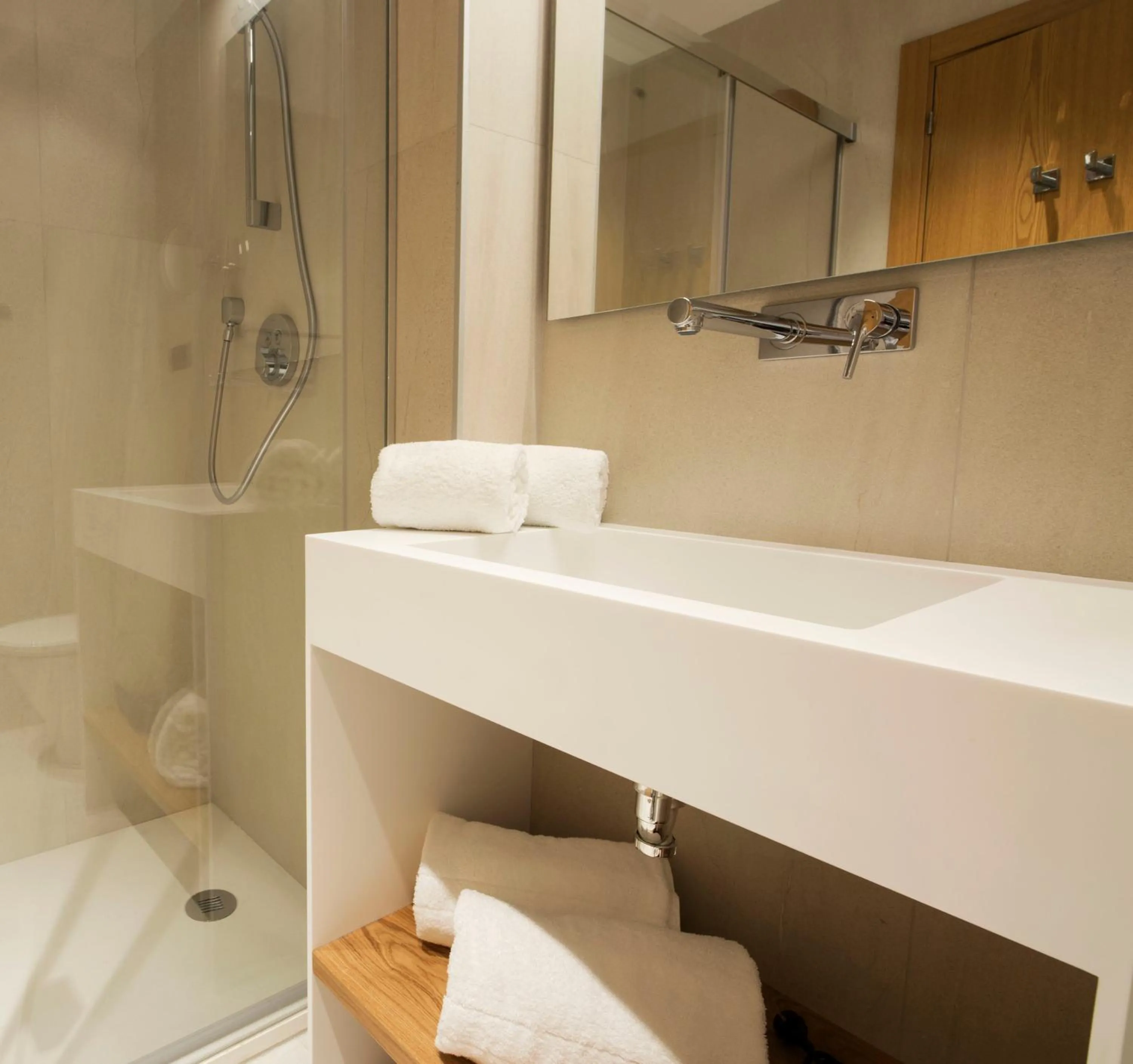 Shower in Goodnight Cádiz Apartments