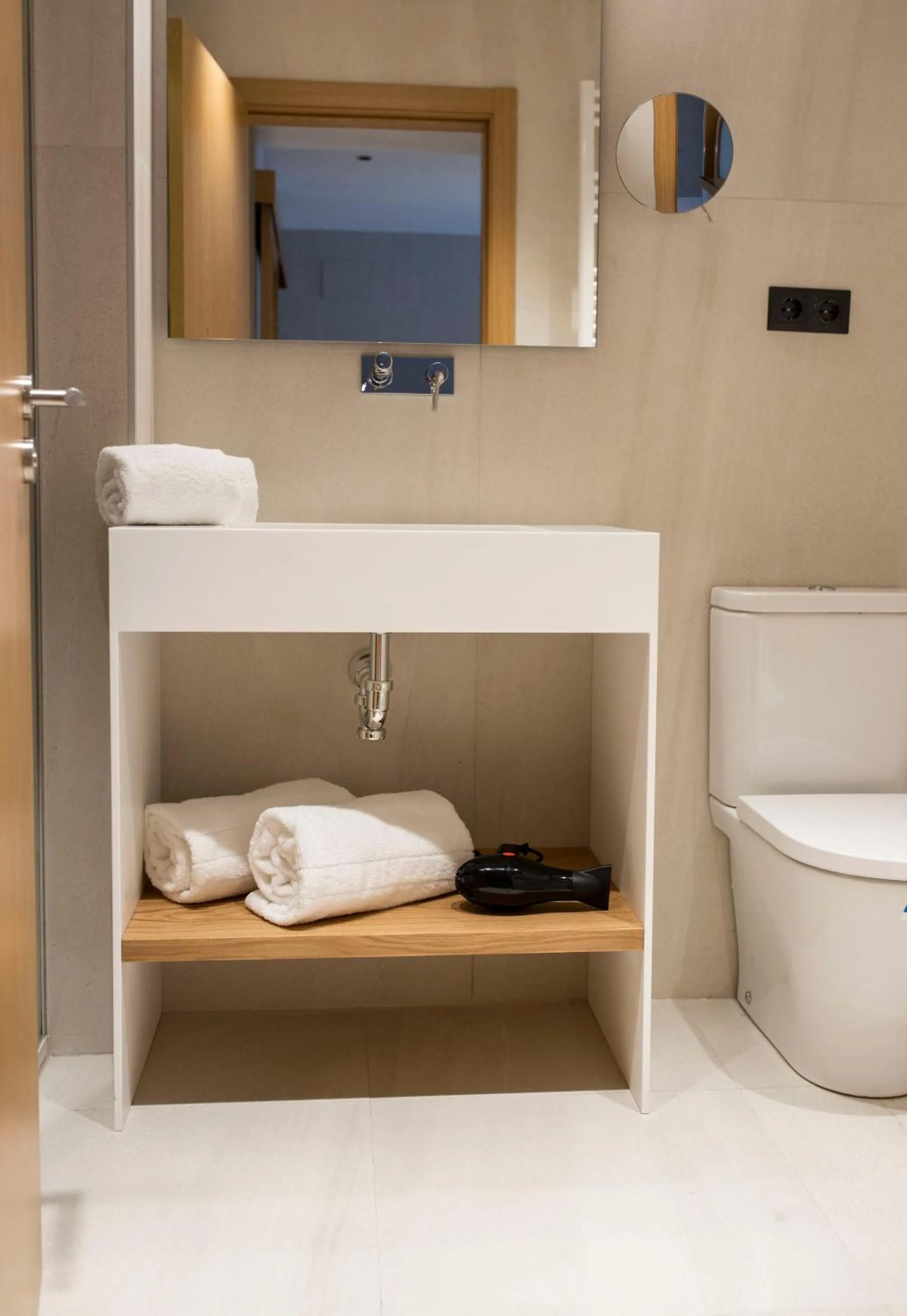 Toilet in Goodnight Cádiz Apartments