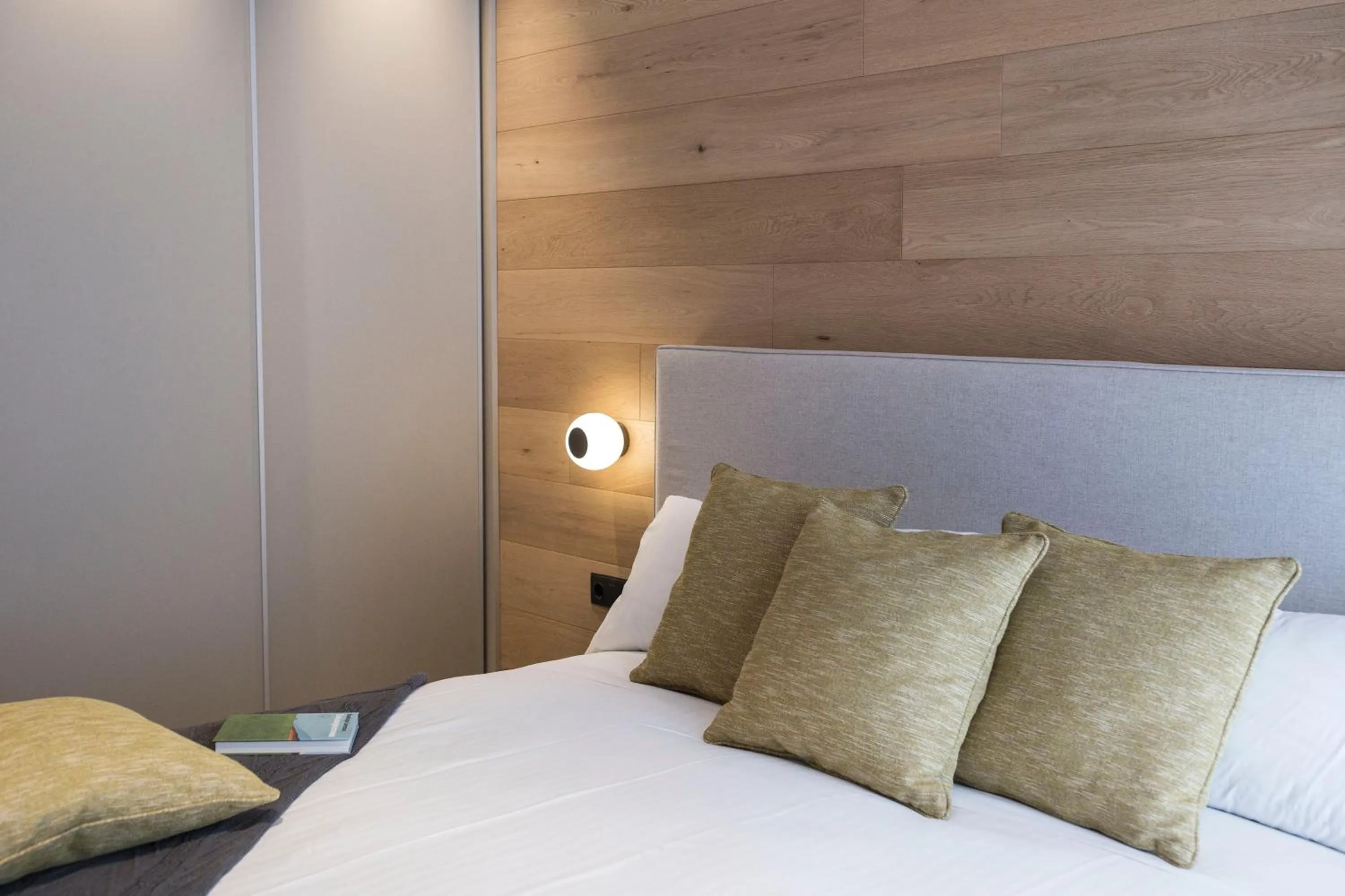 Decorative detail, Bed in Goodnight Cádiz Apartments