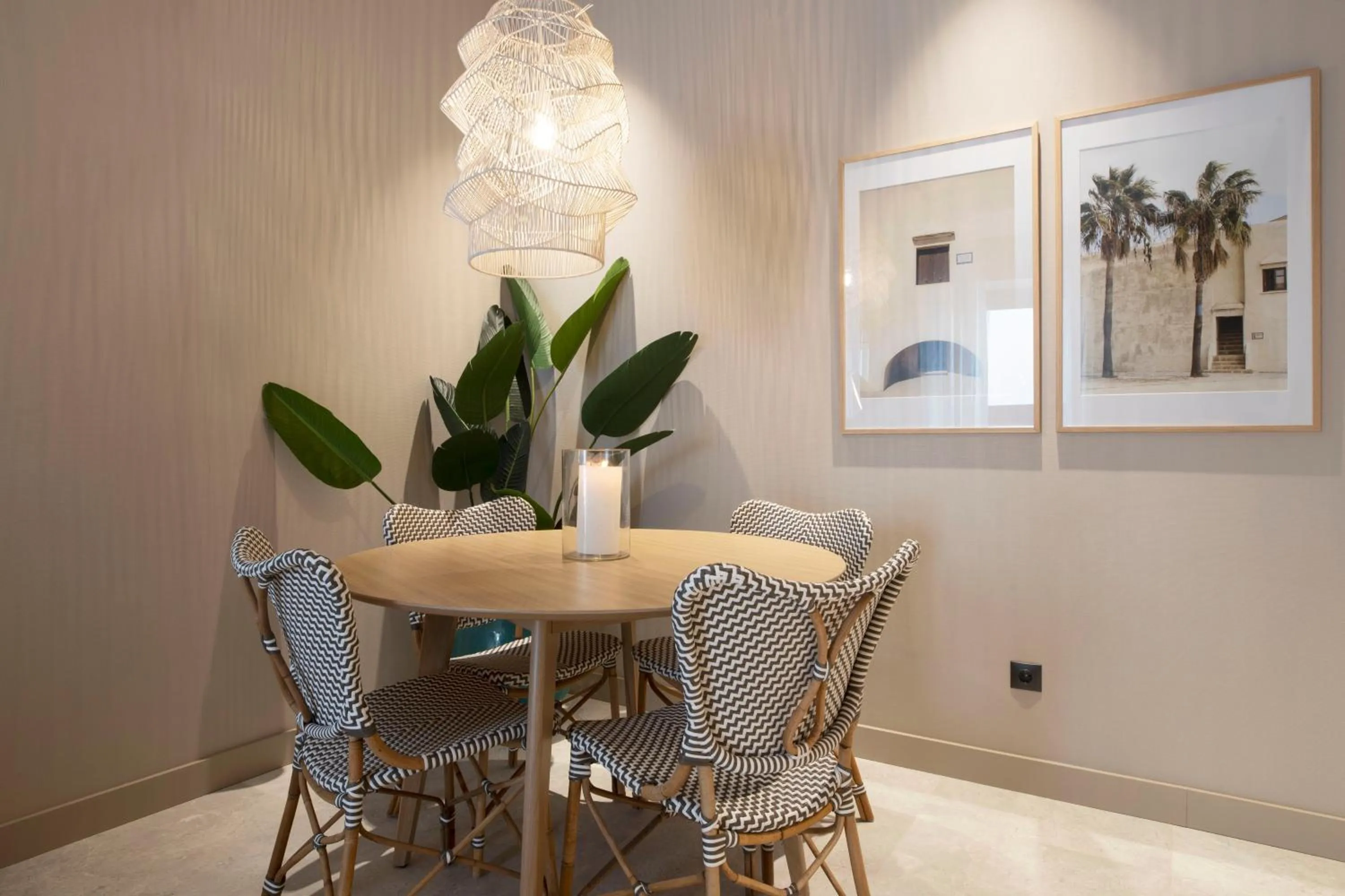 Dining area in Goodnight Cádiz Apartments