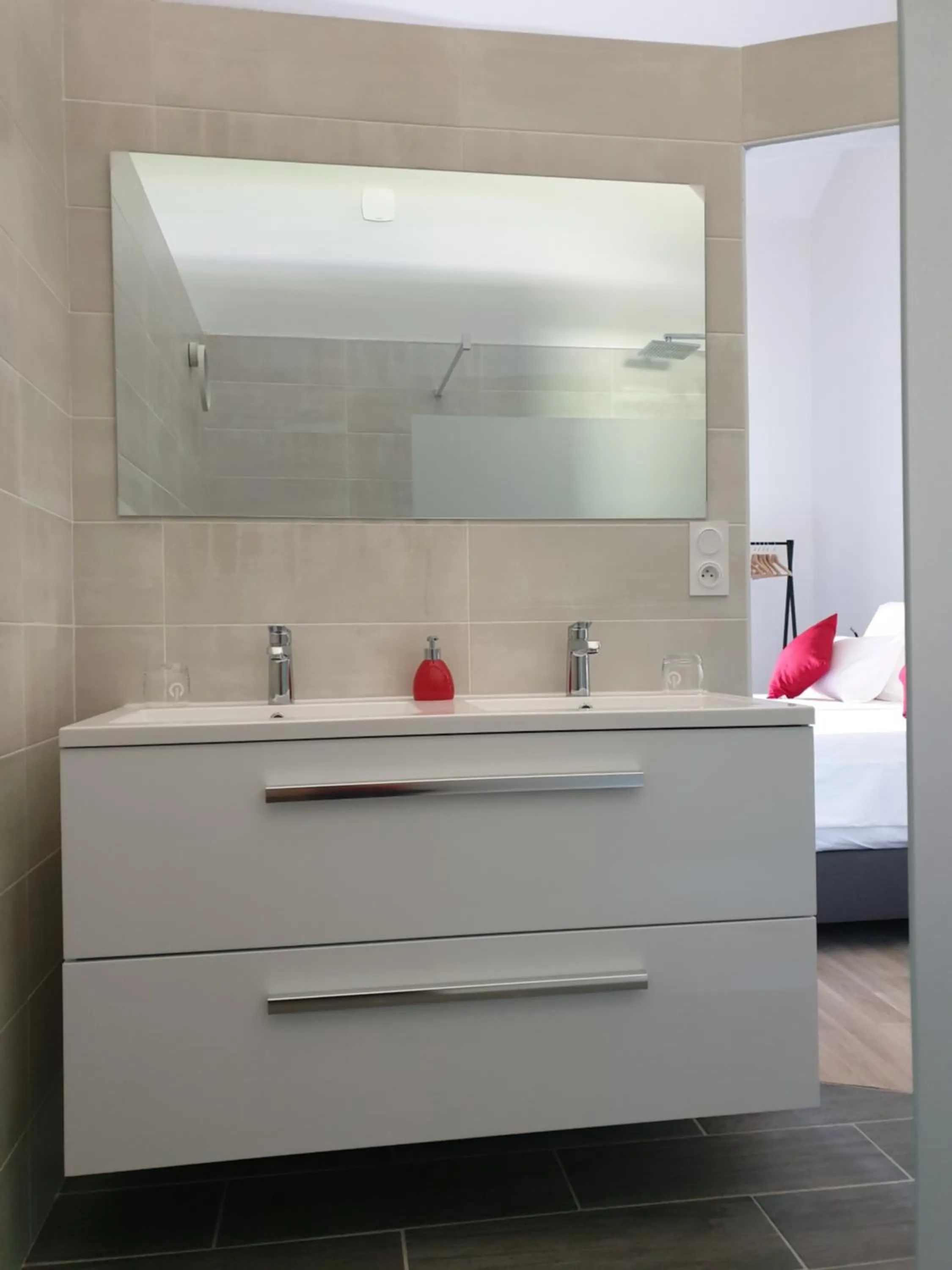 Bathroom in Chambres et Table d'hôtes "La Pastorale Gourmande" FR - NE - EN - DE - IT