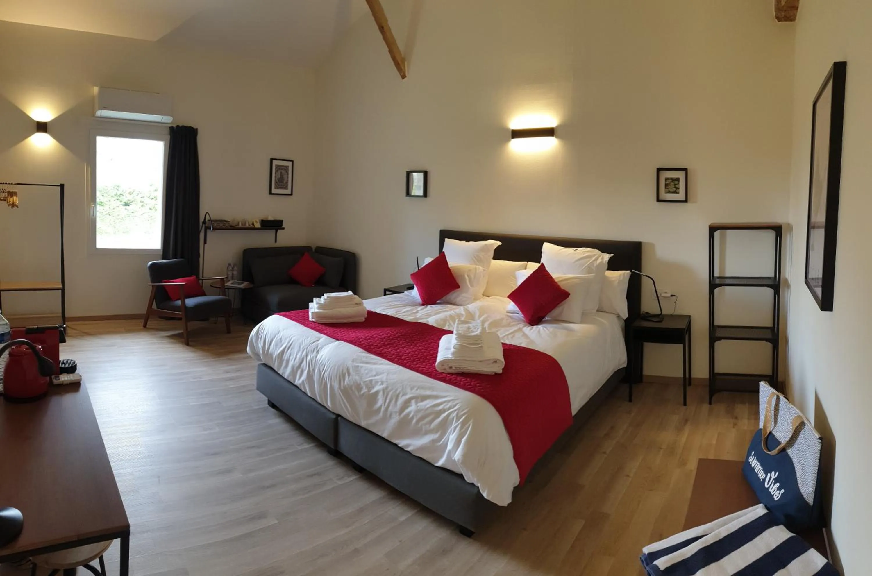 Property building, Bed in Chambres et Table d'hôtes "La Pastorale Gourmande" FR - NE - EN - DE - IT