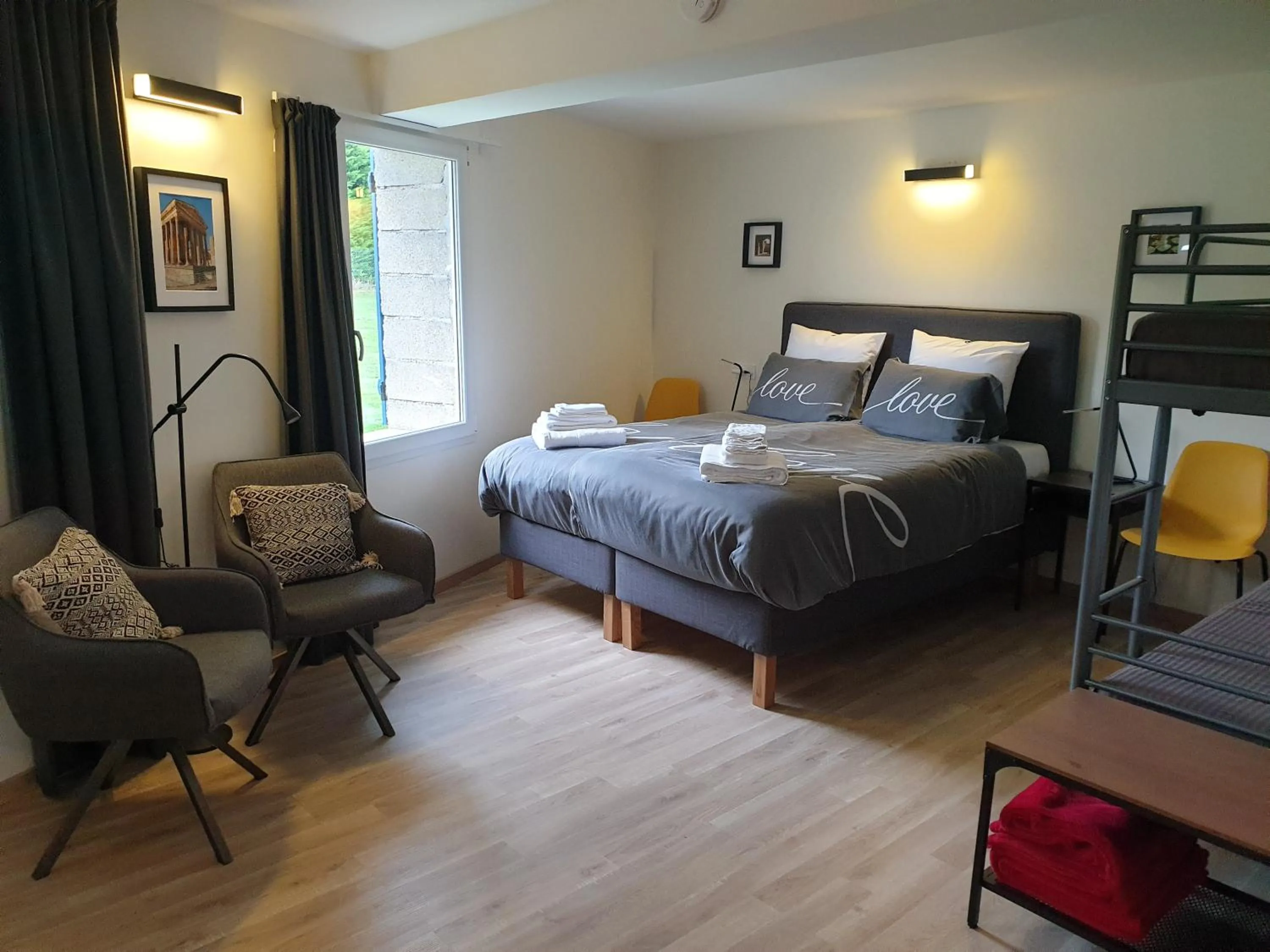 Photo of the whole room, Bed in Chambres et Table d'hôtes "La Pastorale Gourmande" FR - NE - EN - DE - IT