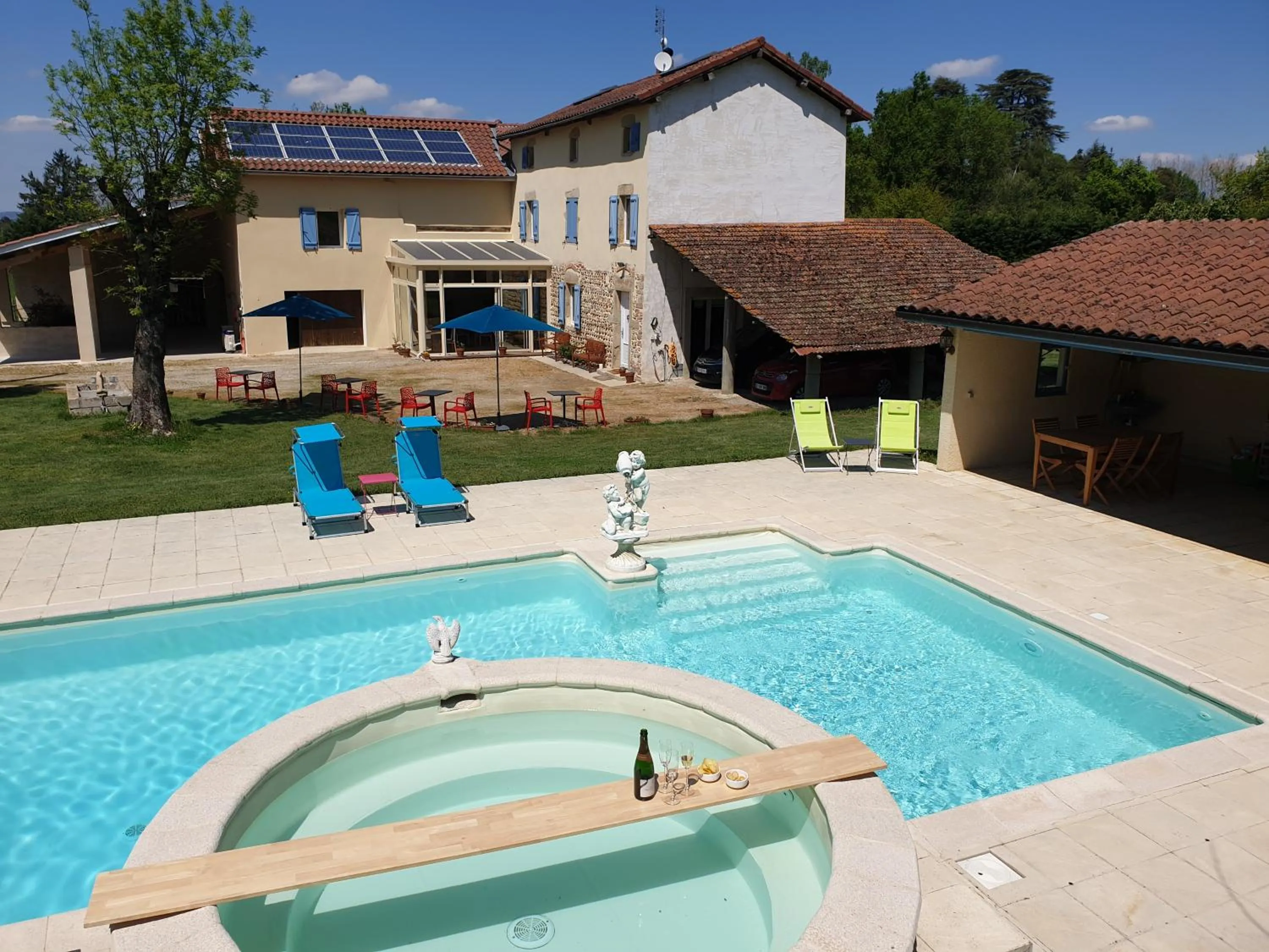 Pool view in Chambres et Table d'hôtes "La Pastorale Gourmande" FR - NE - EN - DE - IT