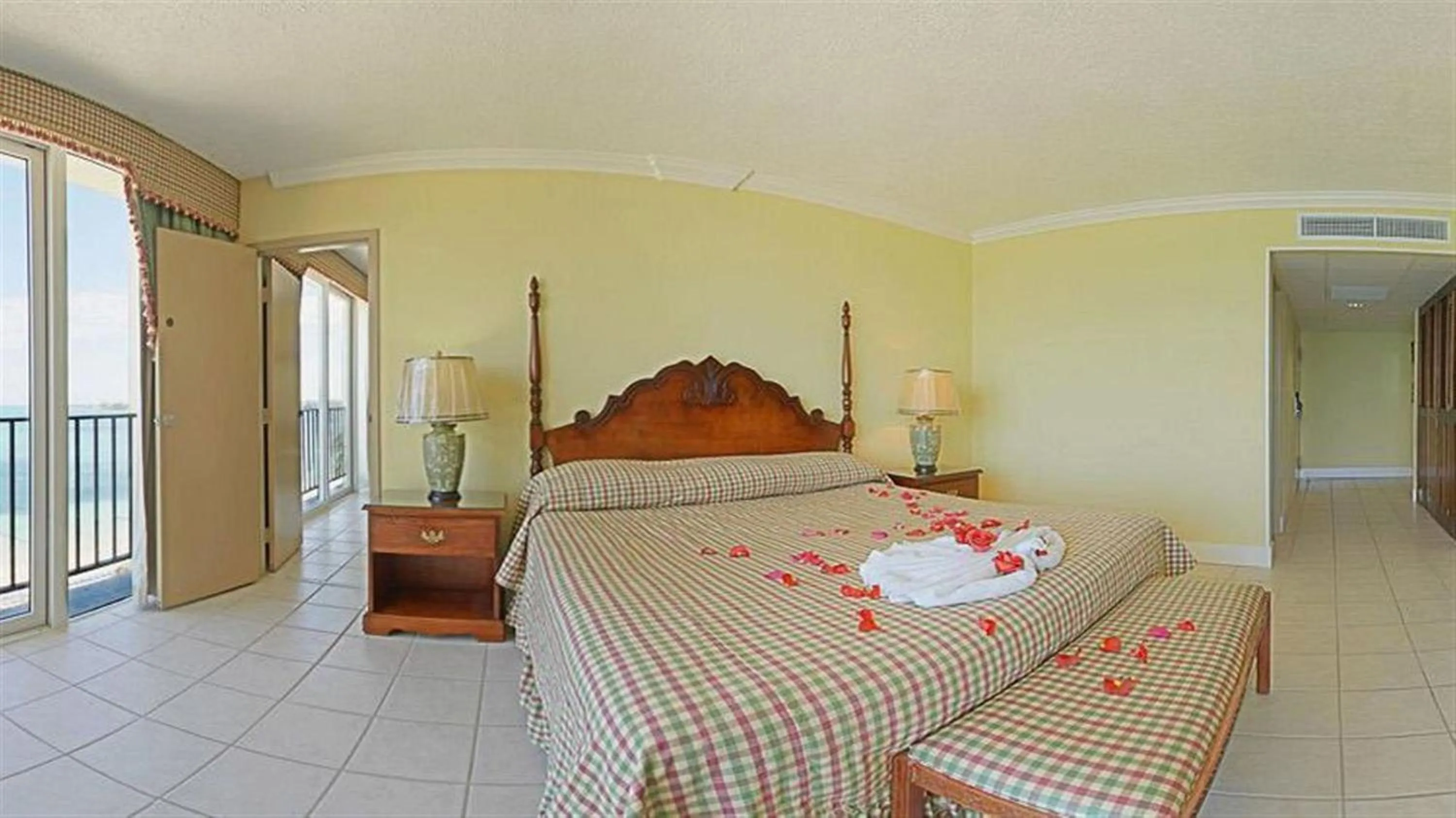 Bed in Breezes Resort & Spa All Inclusive, Bahamas