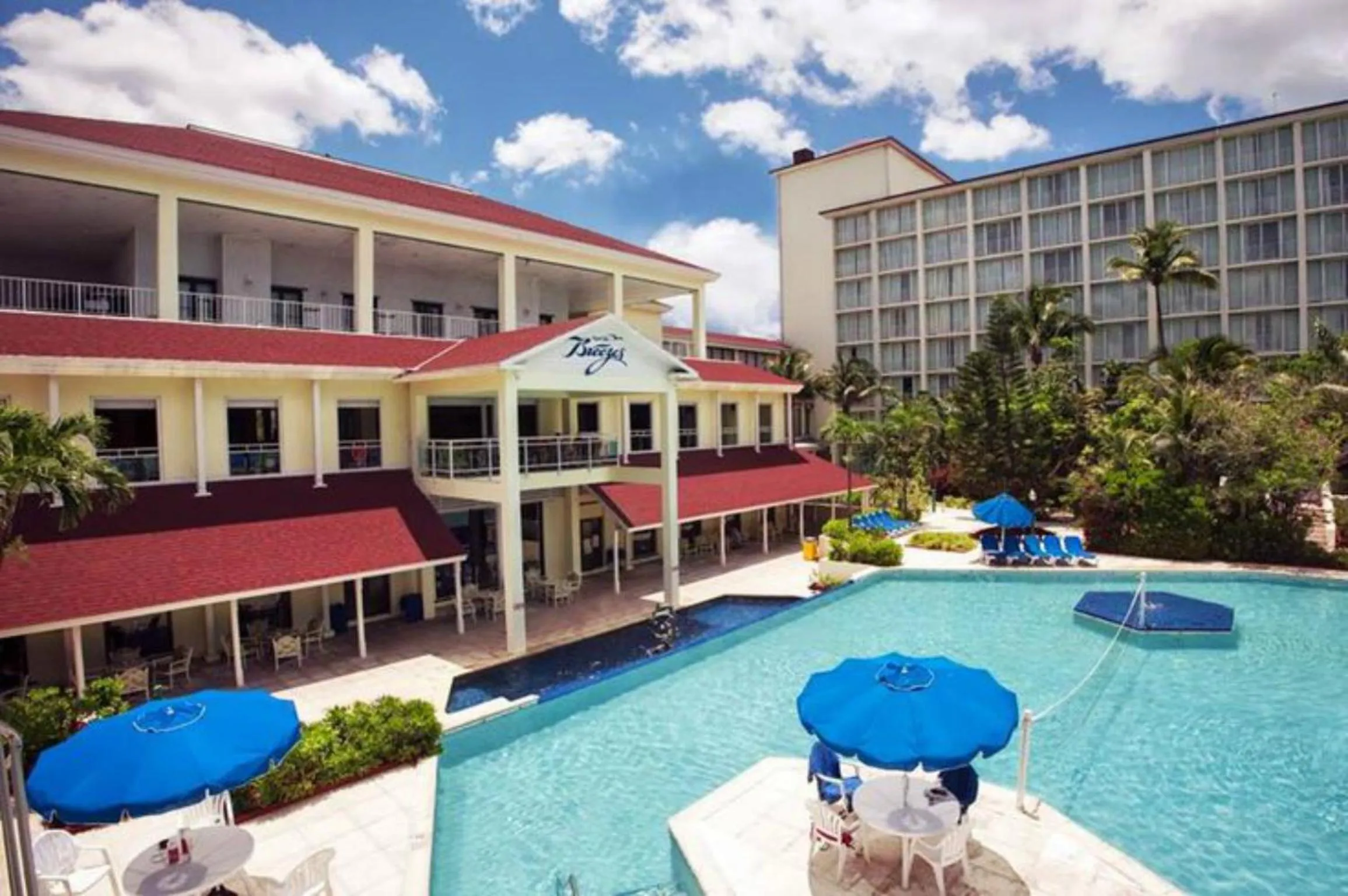 Swimming pool in Breezes Resort & Spa All Inclusive, Bahamas