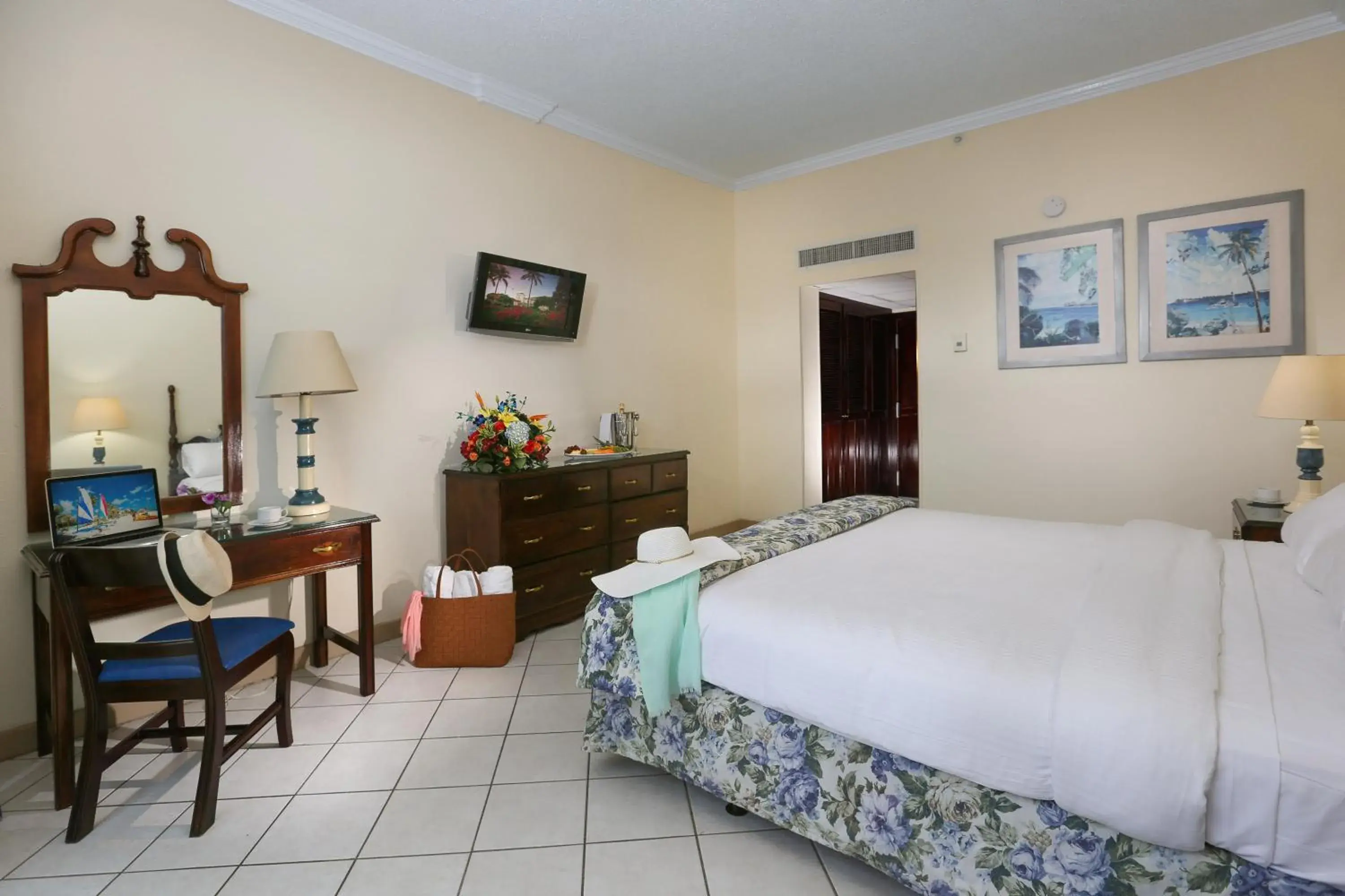 Deluxe Room with Ocean View in Breezes Resort & Spa All Inclusive, Bahamas Deluxe Room with Ocean View in Breezes Resort & Spa All Inclusive, Bahamas