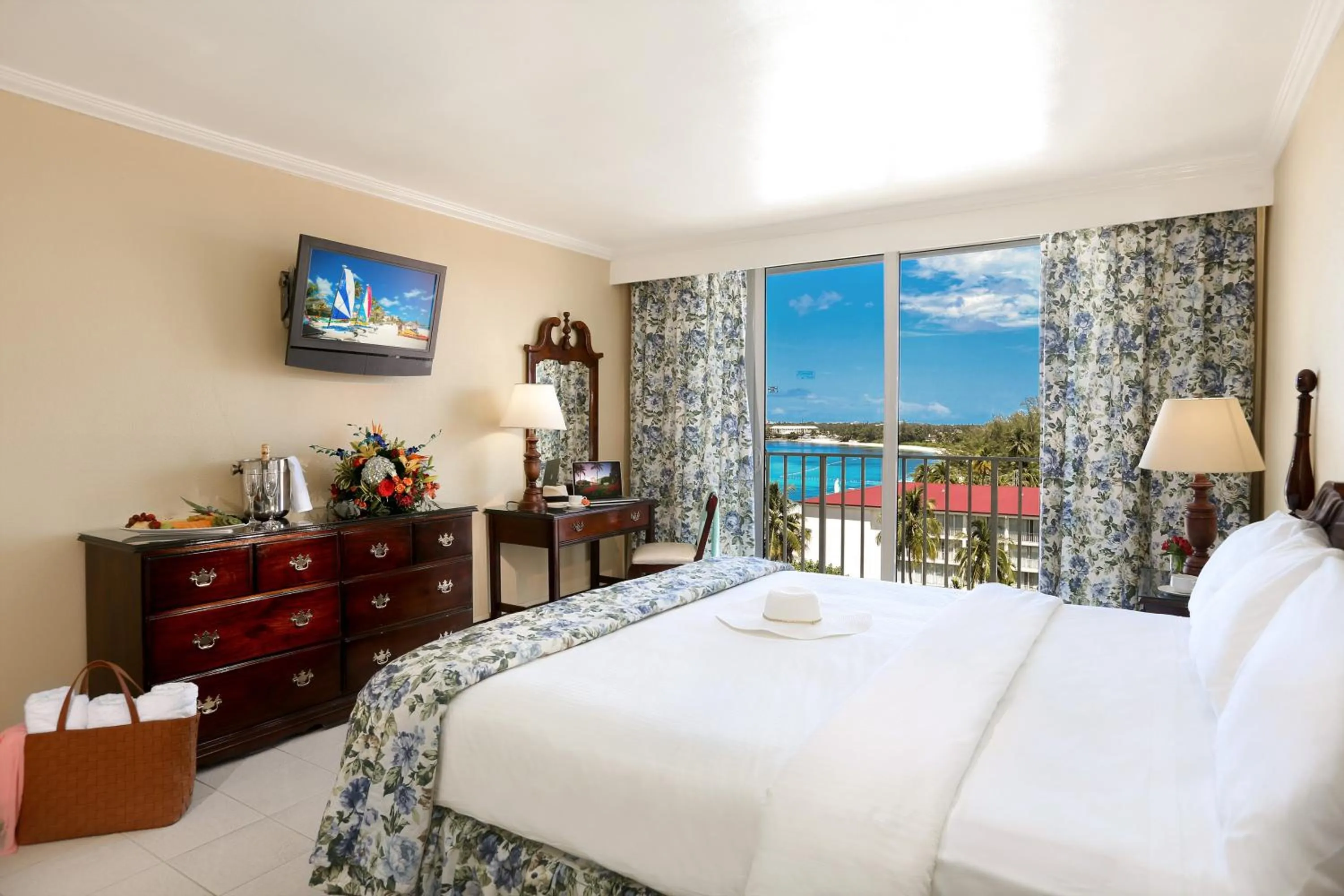 Photo of the whole room, Bed in Breezes Resort & Spa All Inclusive, Bahamas