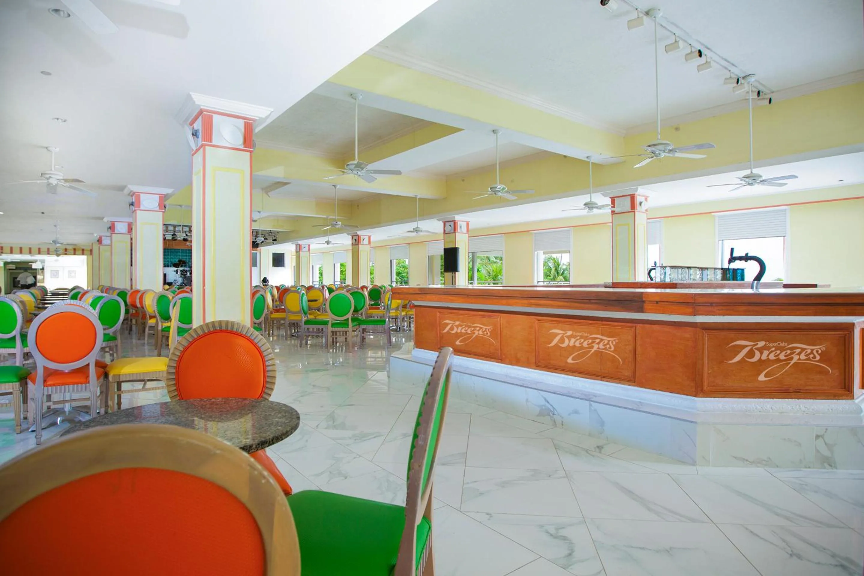Lounge or bar in Breezes Resort & Spa All Inclusive, Bahamas