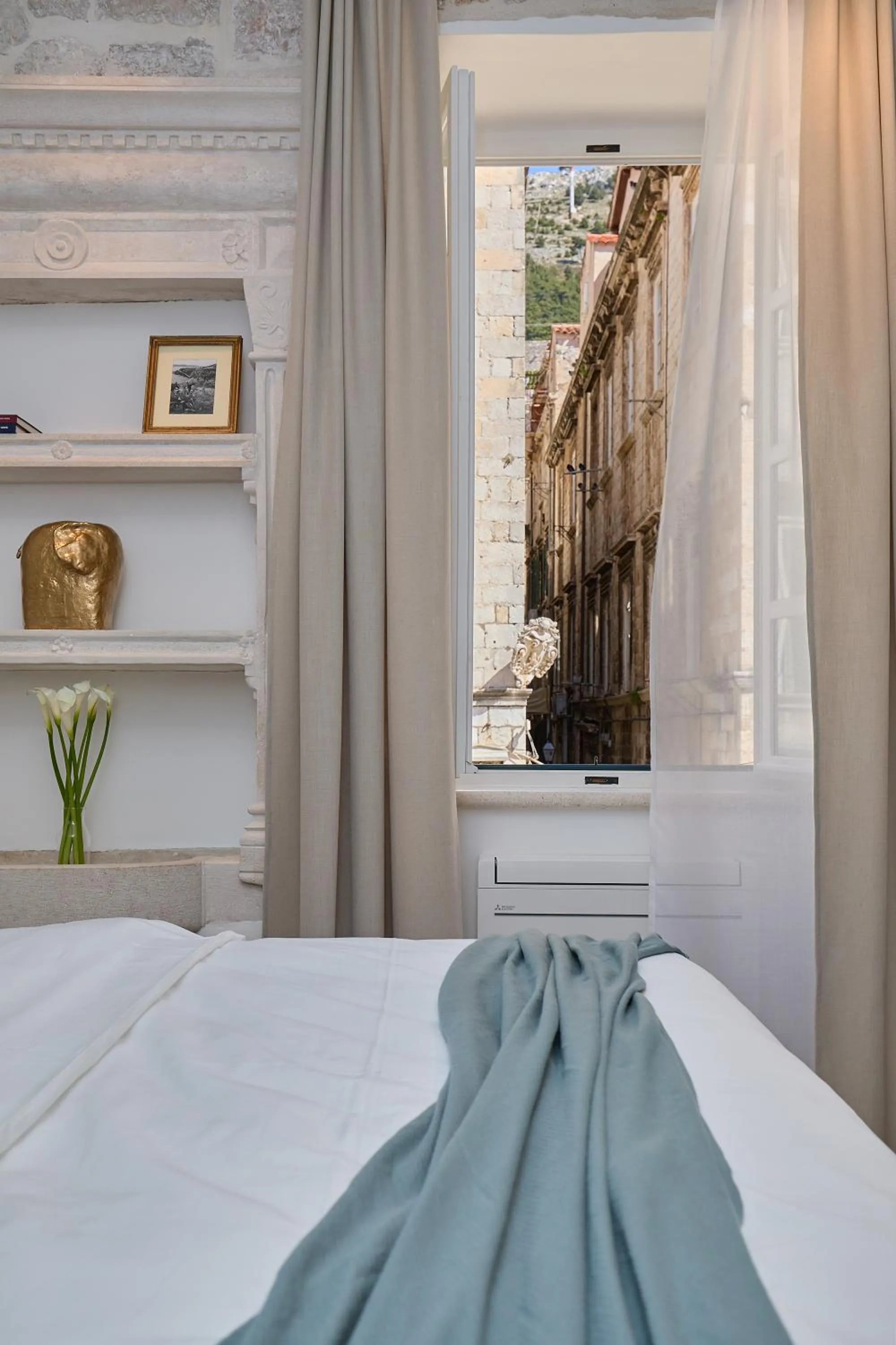 Nearby landmark, Bed in Bota Palace