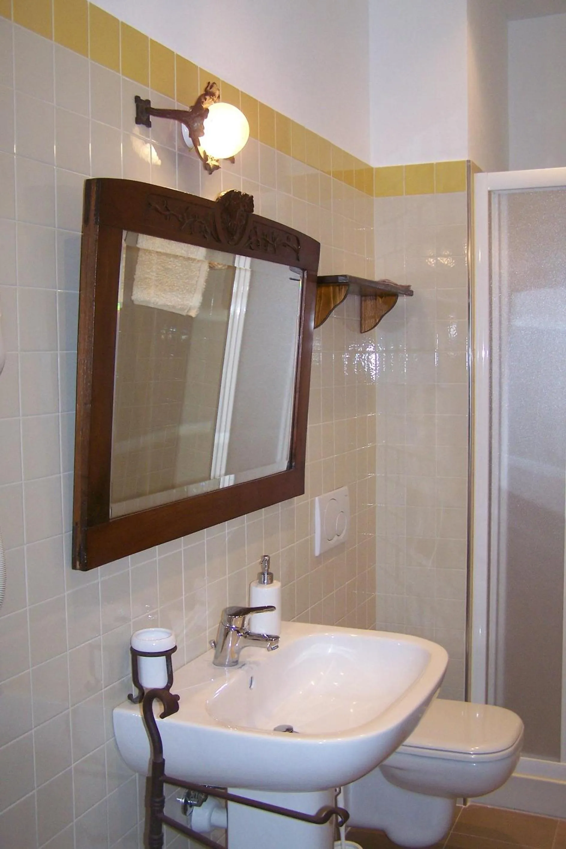 Bathroom in B&B Torre Lara