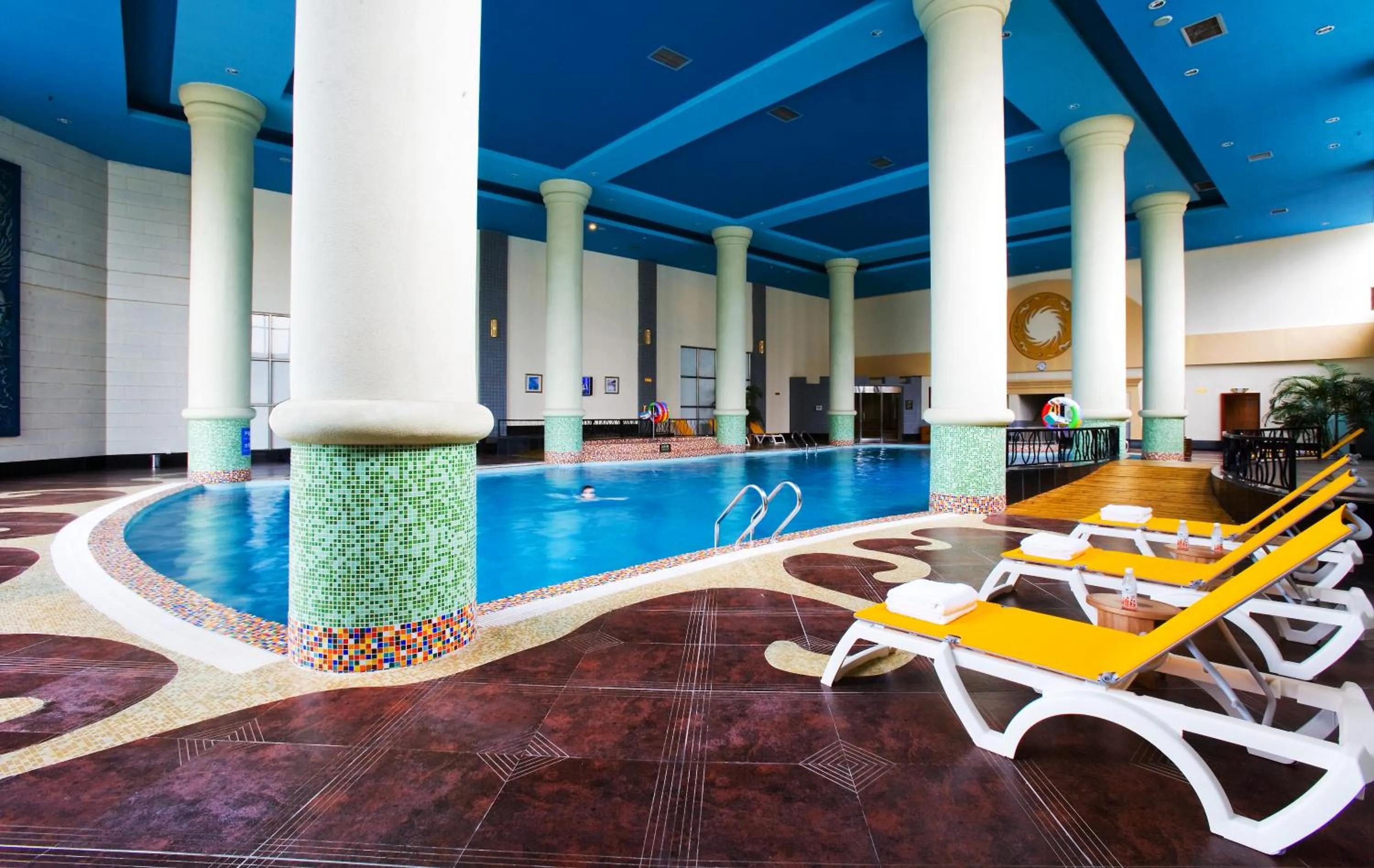 Swimming pool in Chengdu Wangjiang Hotel