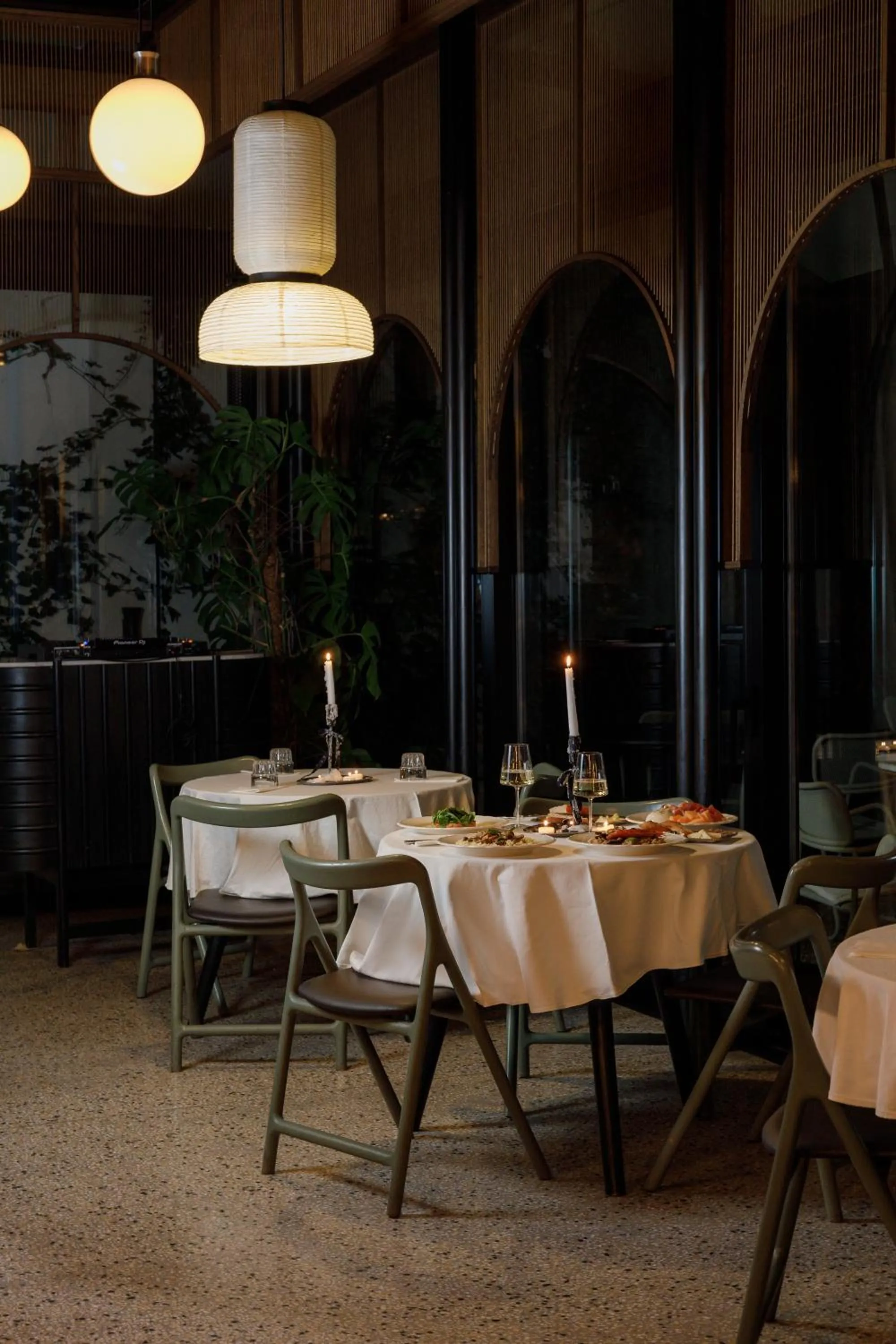 Restaurant/places to eat in Pavilion Boutique Hotel