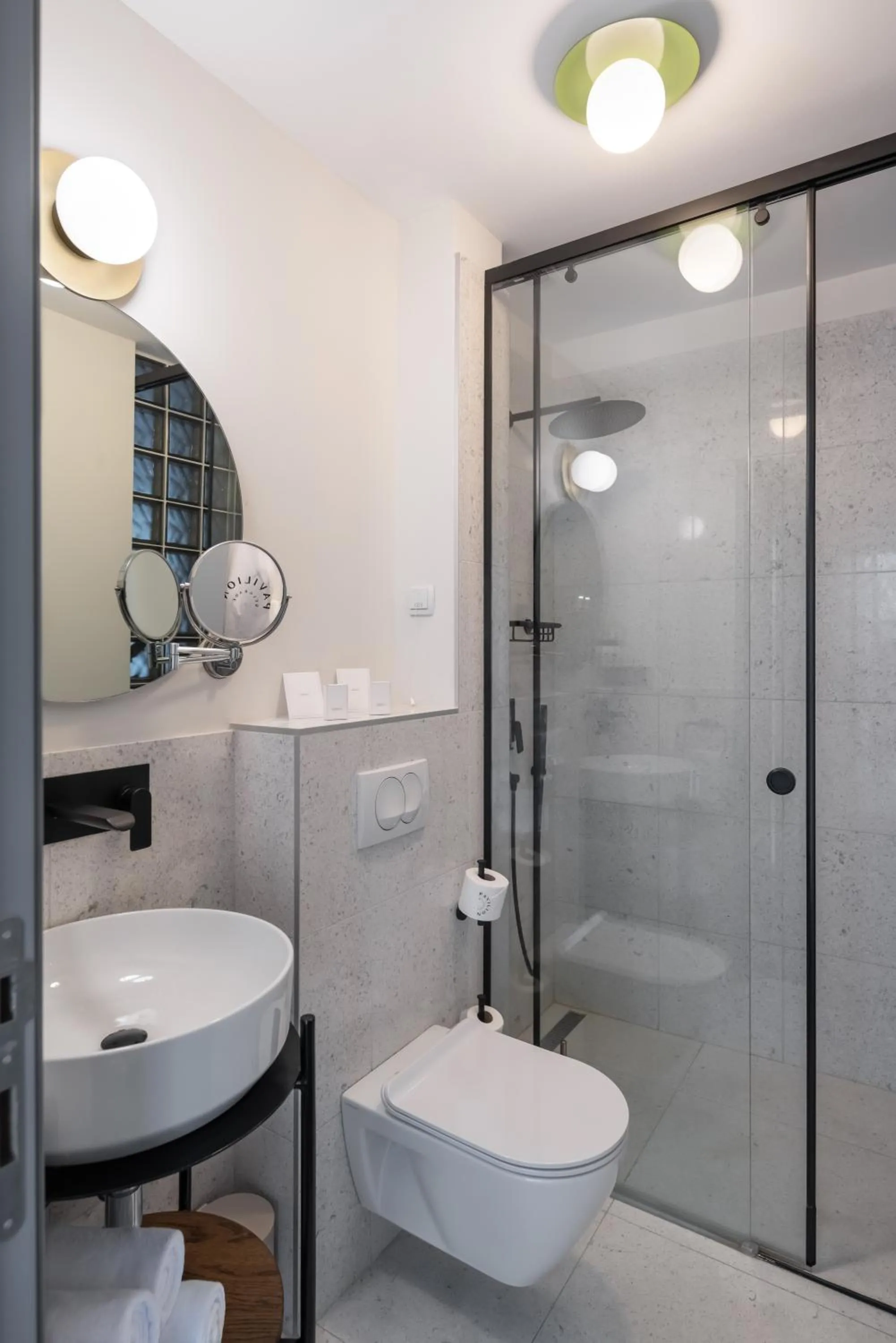 Shower in Pavilion Boutique Hotel