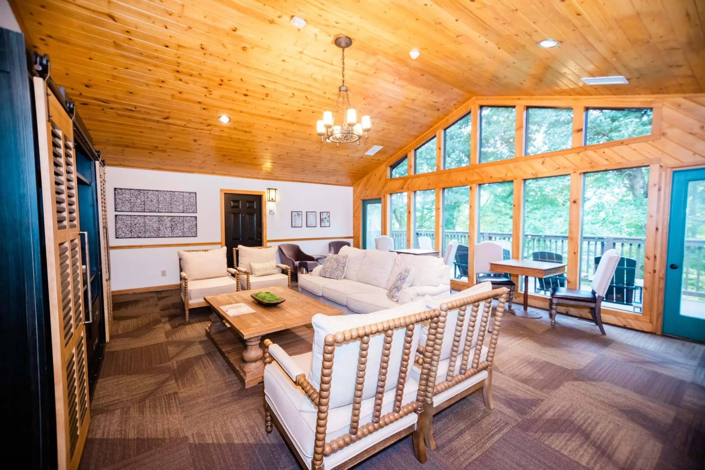 Communal lounge/ TV room in Sylvan Valley Lodge and Cellars