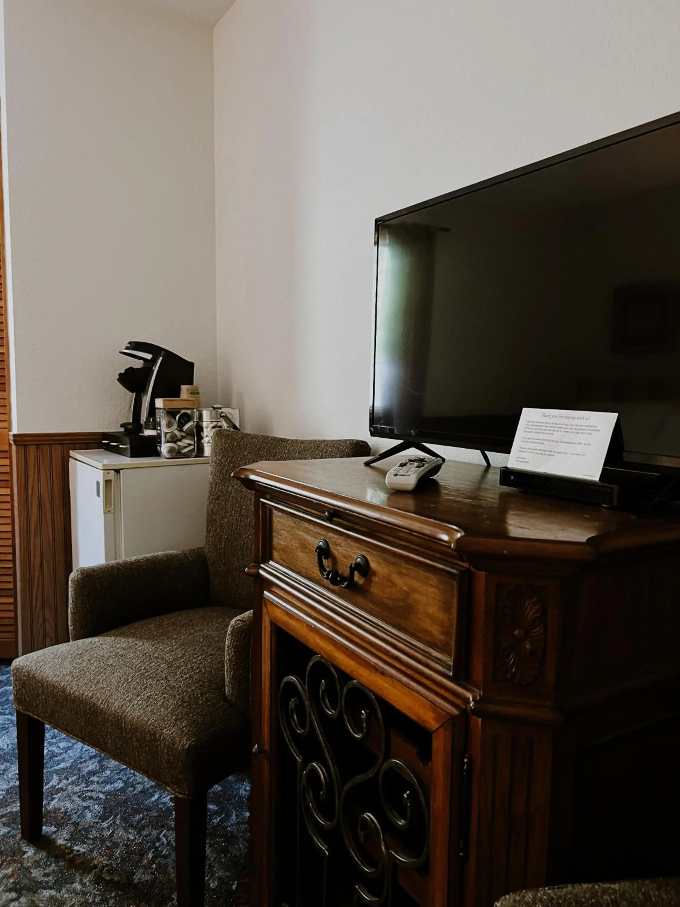 TV and multimedia in Sylvan Valley Lodge and Cellars