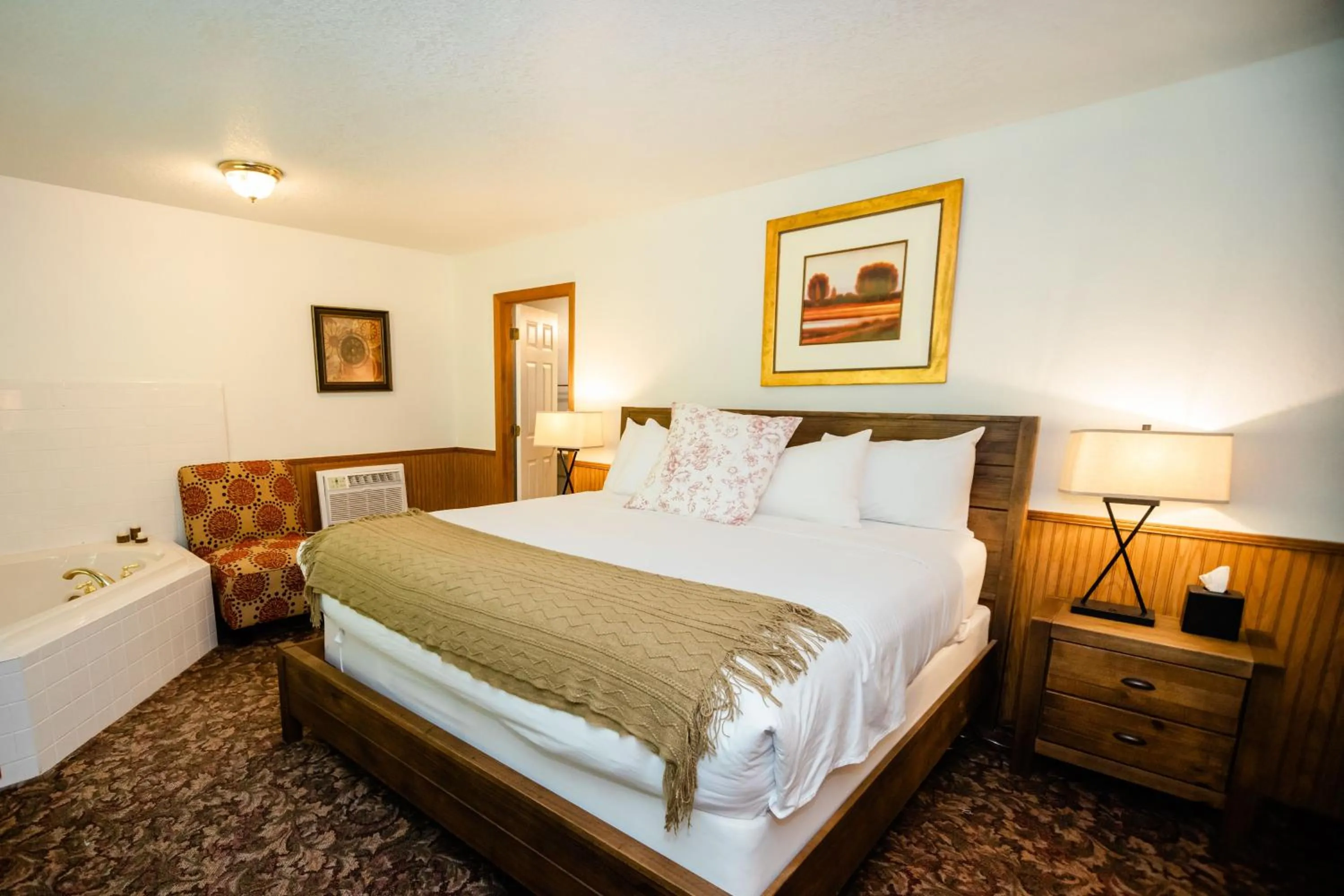 Seating area, Bed in Sylvan Valley Lodge and Cellars